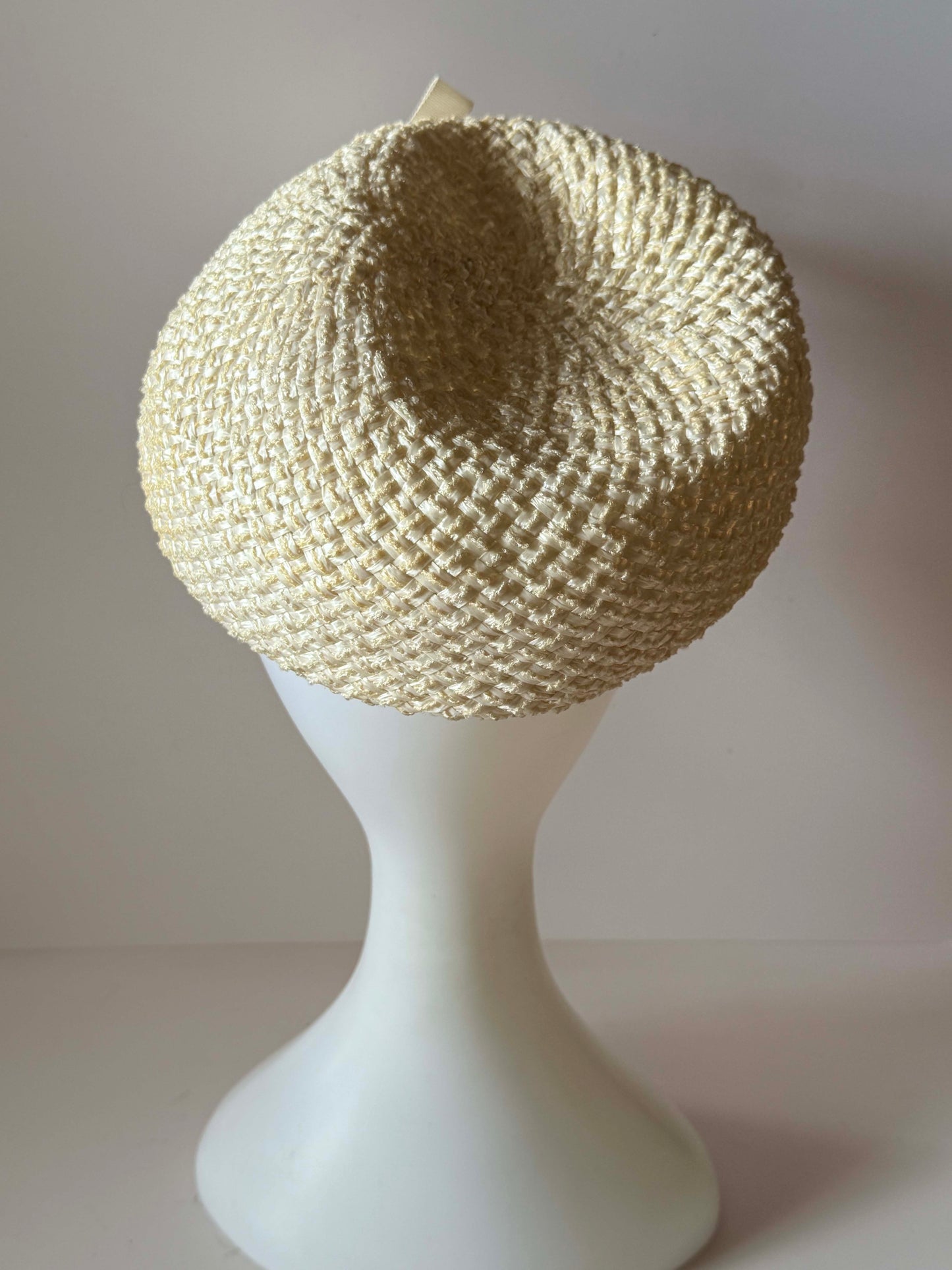 Vintage Ivory Straw Pillbox Hat, 1960s Cream Woven Raffia Cocktail Hat, Bridal Hat, Jackie Kennedy Style, Wedding Guest Hat, Classic Millinery