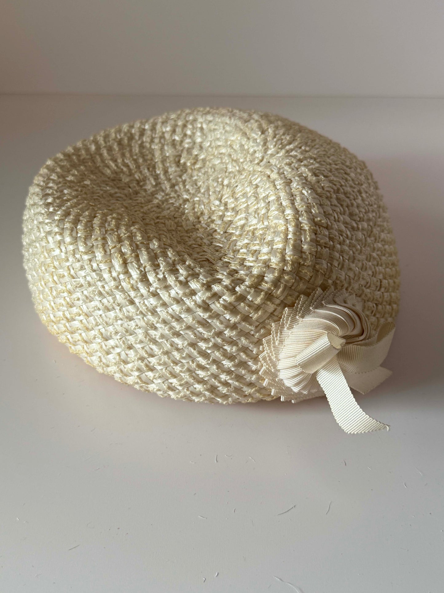 Vintage Ivory Straw Pillbox Hat, 1960s Cream Woven Raffia Cocktail Hat, Bridal Hat, Jackie Kennedy Style, Wedding Guest Hat, Classic Millinery