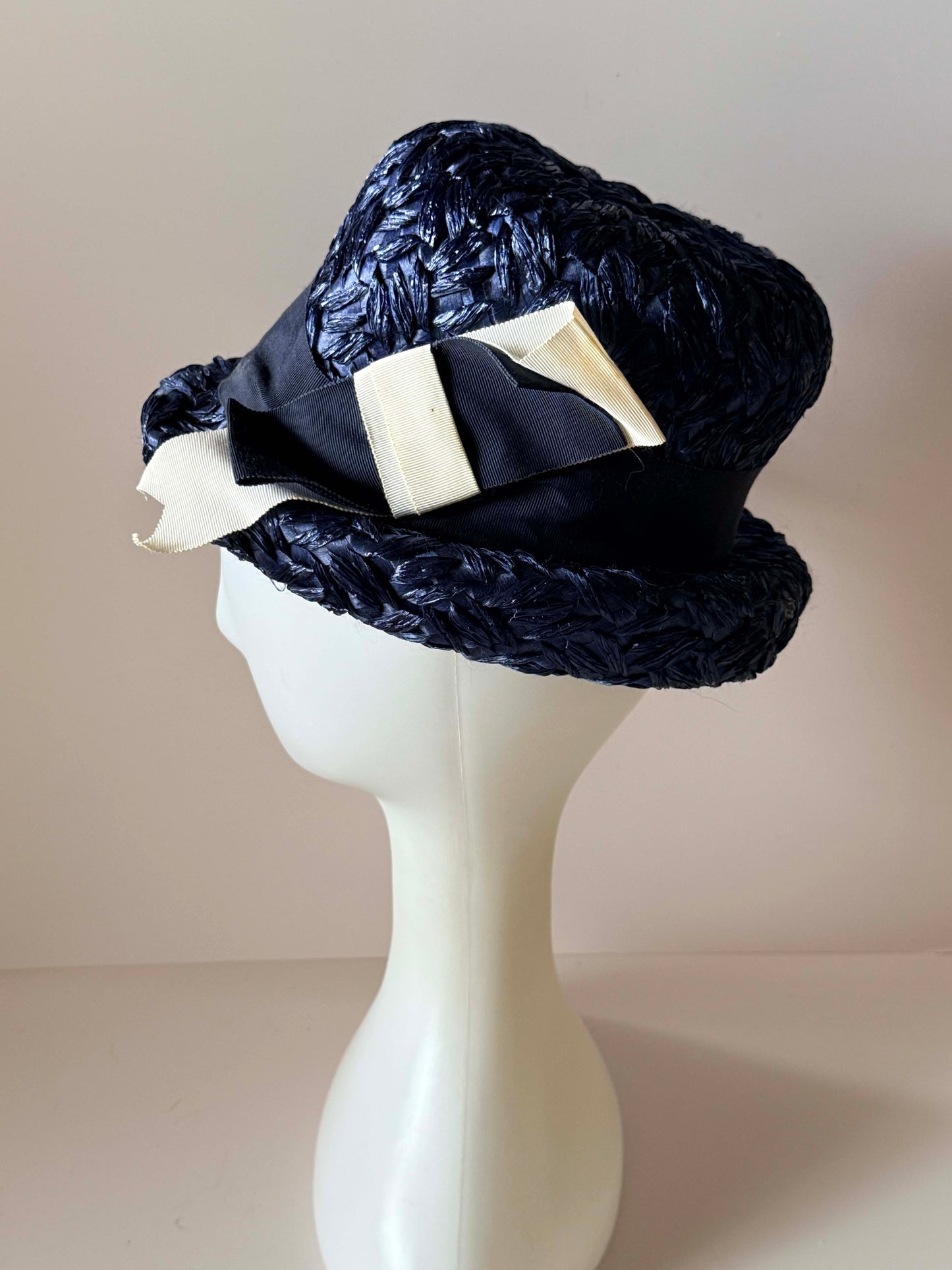 Vintage 1950s Navy Raffia Hat, Rolled Brim Summer Hat, Union Made Hat, Woven Raffia Dress Hat, Mid Century Women's Hat, Blue Straw Hat