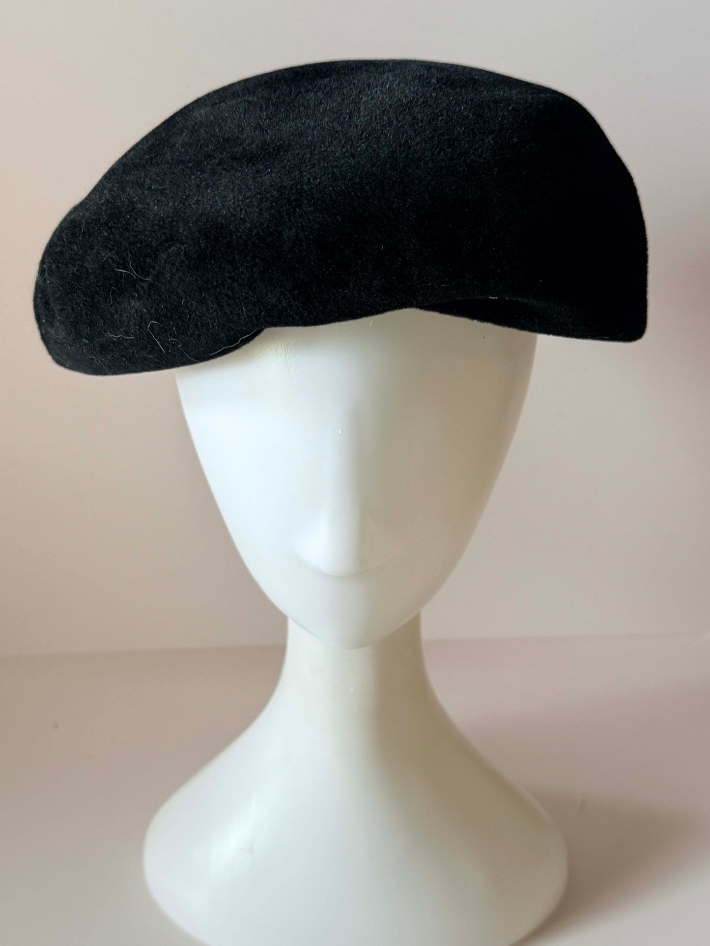 Vintage 1960s Evelyn Varon Black Beret Hat, French Beret, Velour Wool Felt Hat, Designer Vintage Hat, Classic Women's Beret