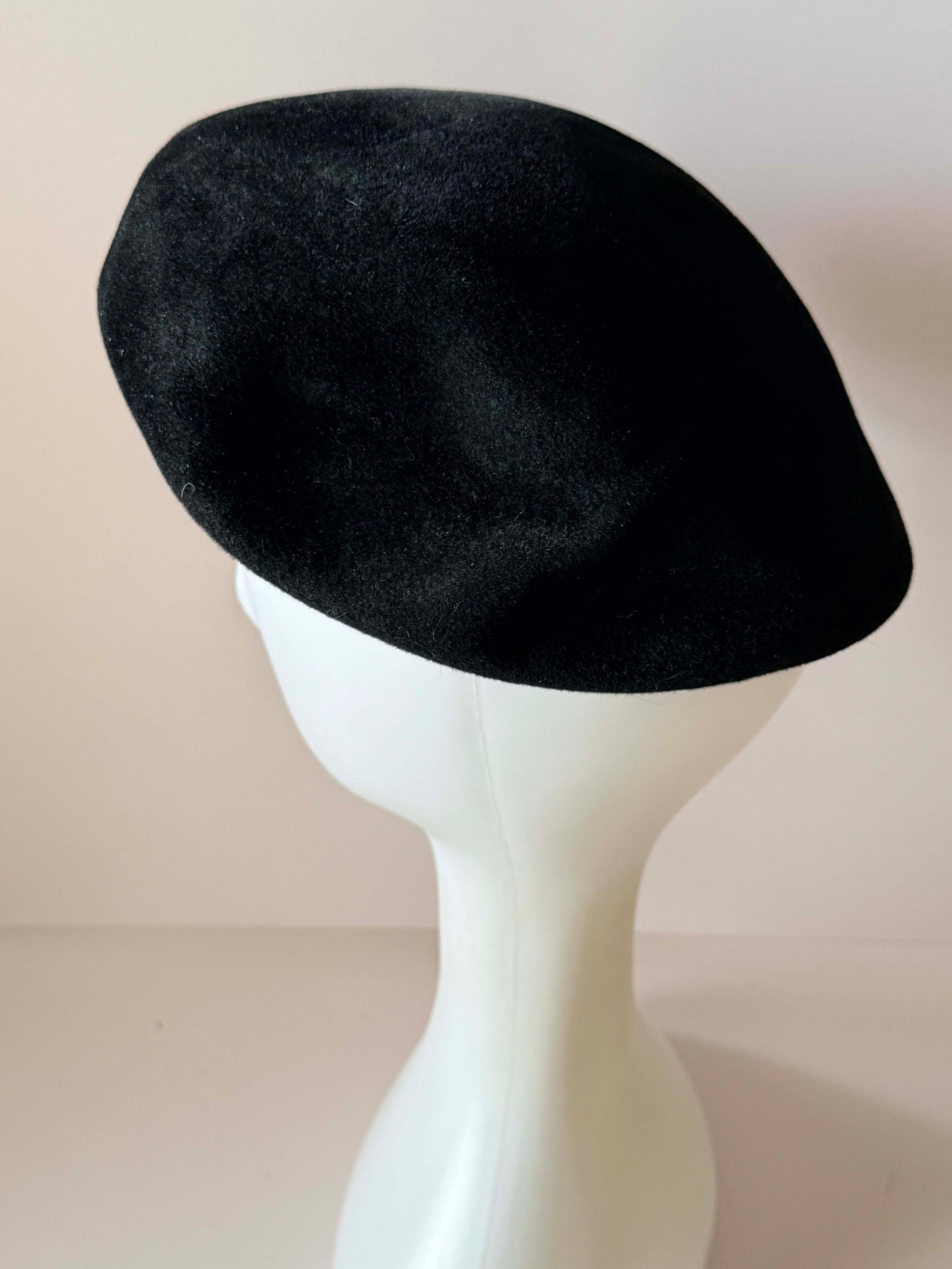 Vintage 1960s Evelyn Varon Black Beret Hat, French Beret, Velour Wool Felt Hat, Designer Vintage Hat, Classic Women's Beret