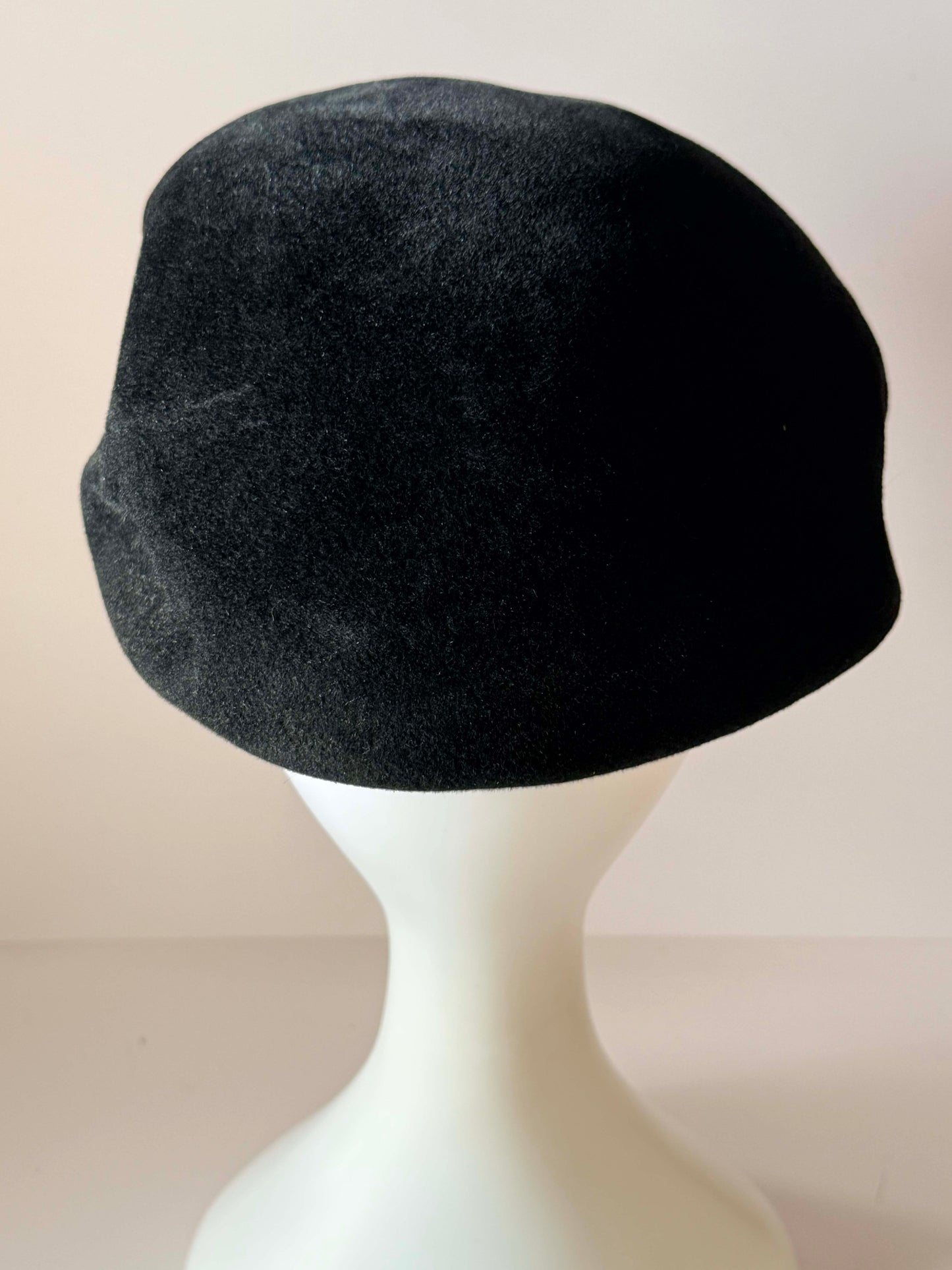Vintage 1960s Evelyn Varon Black Beret Hat, French Beret, Velour Wool Felt Hat, Designer Vintage Hat, Classic Women's Beret