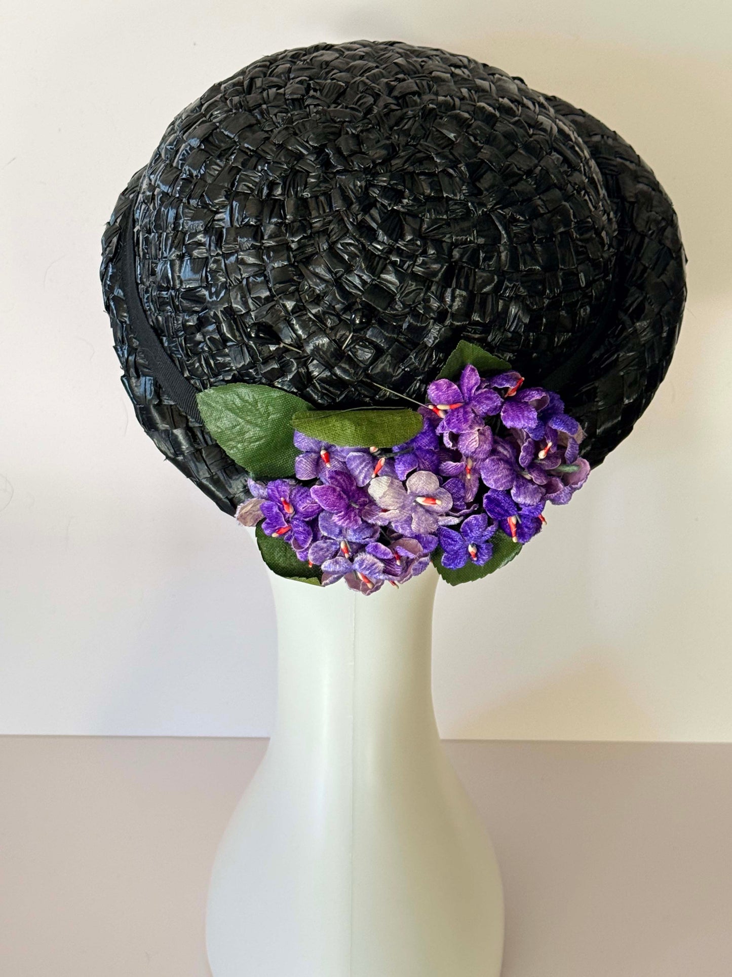 Vintage 1950s Black Woven Straw Hat with Purple Floral Trim – Classic Mid-Century Garden Party Hat