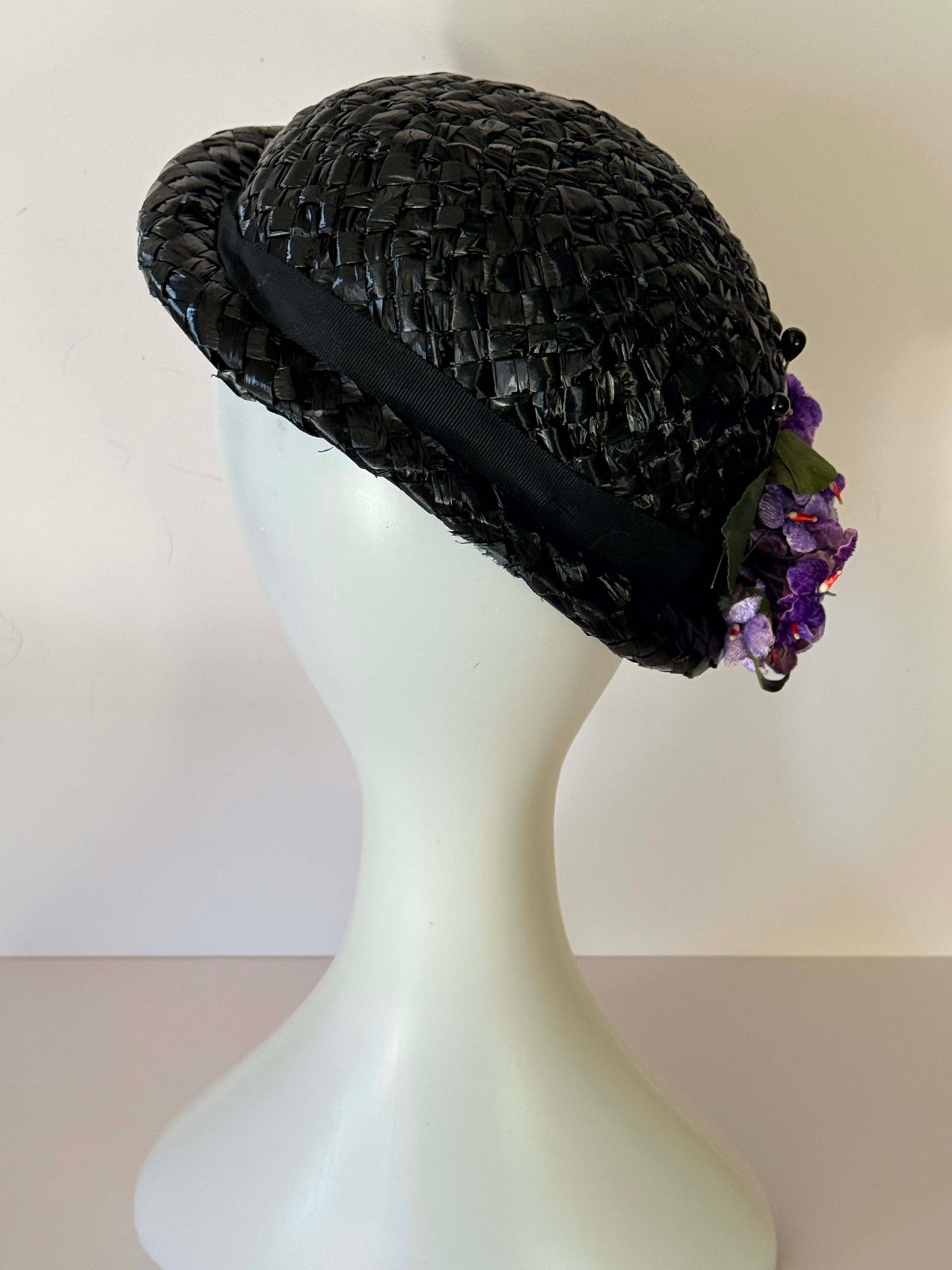 Vintage 1950s Black Woven Straw Hat with Purple Floral Trim – Classic Mid-Century Garden Party Hat