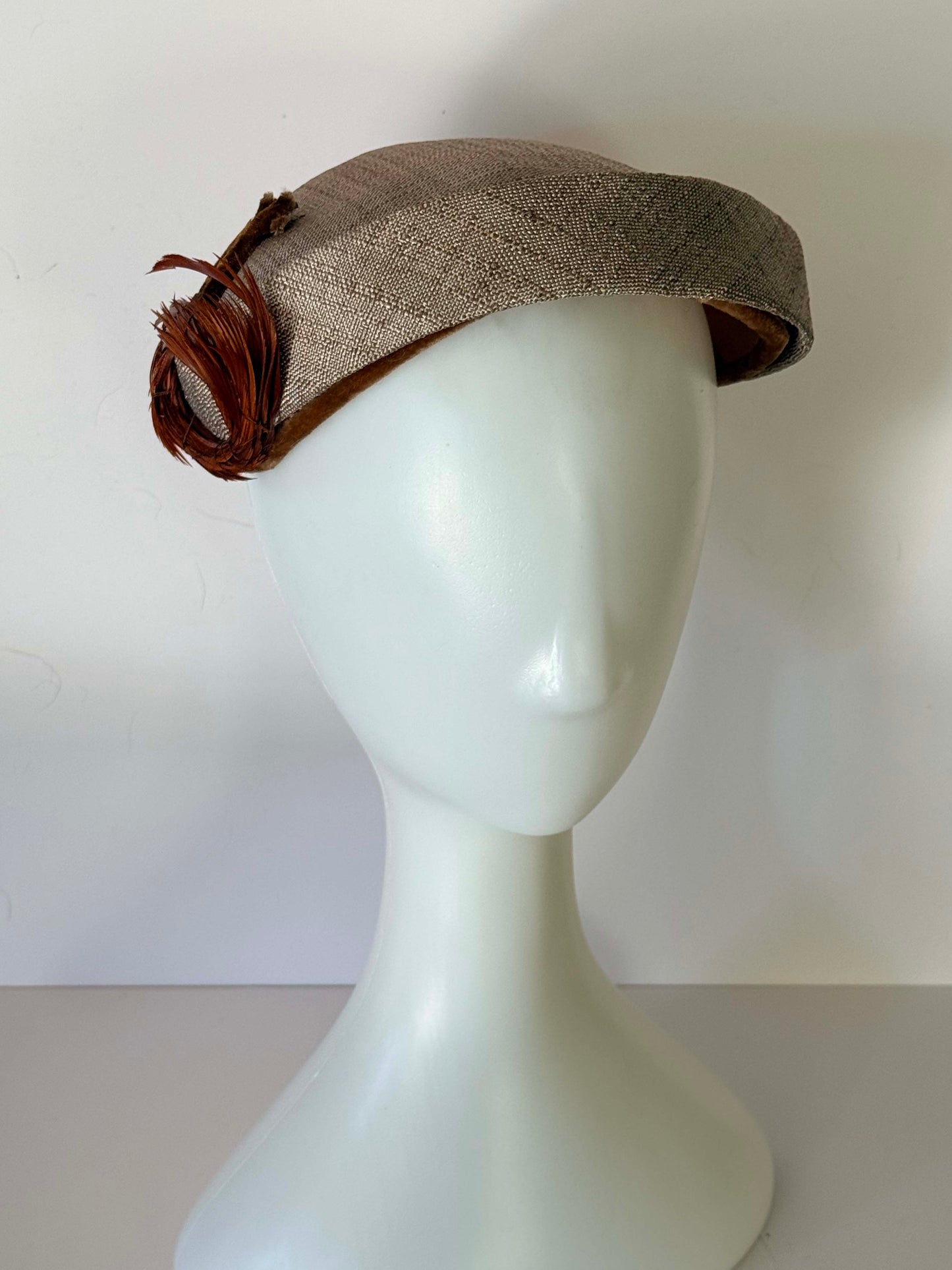 Vintage 1950s Taupe Straw Cocktail Hat with Feather Trim – Mid Century Sculptural Tilt Hat