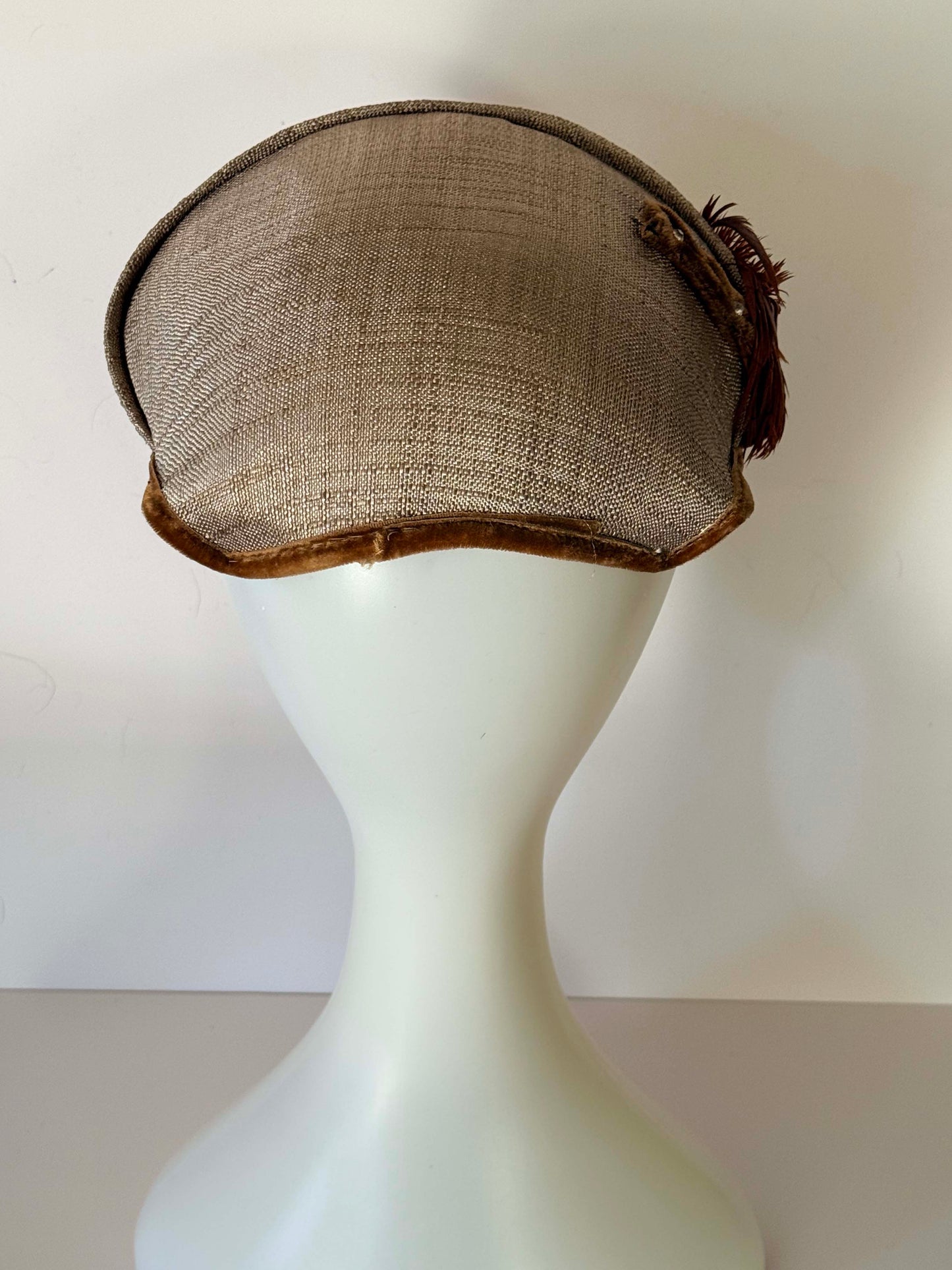 Vintage 1950s Taupe Straw Cocktail Hat with Feather Trim – Mid Century Sculptural Tilt Hat