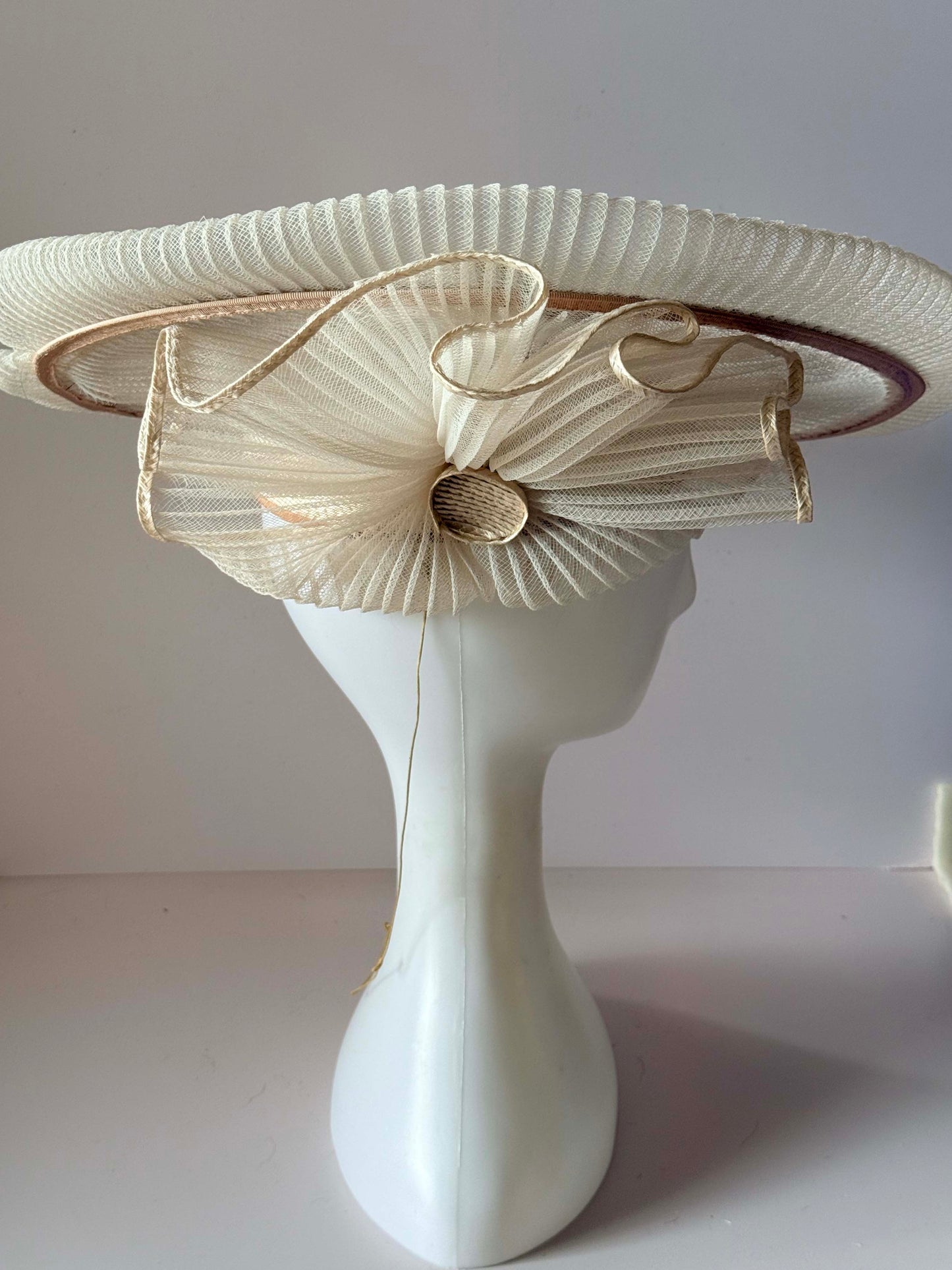Vintage 1950s Ivory Mesh Tilt Hat | Sculptural Wide Brim Cocktail Hat | Derby Hat | Church Hat | Mid Century Occasion Hat