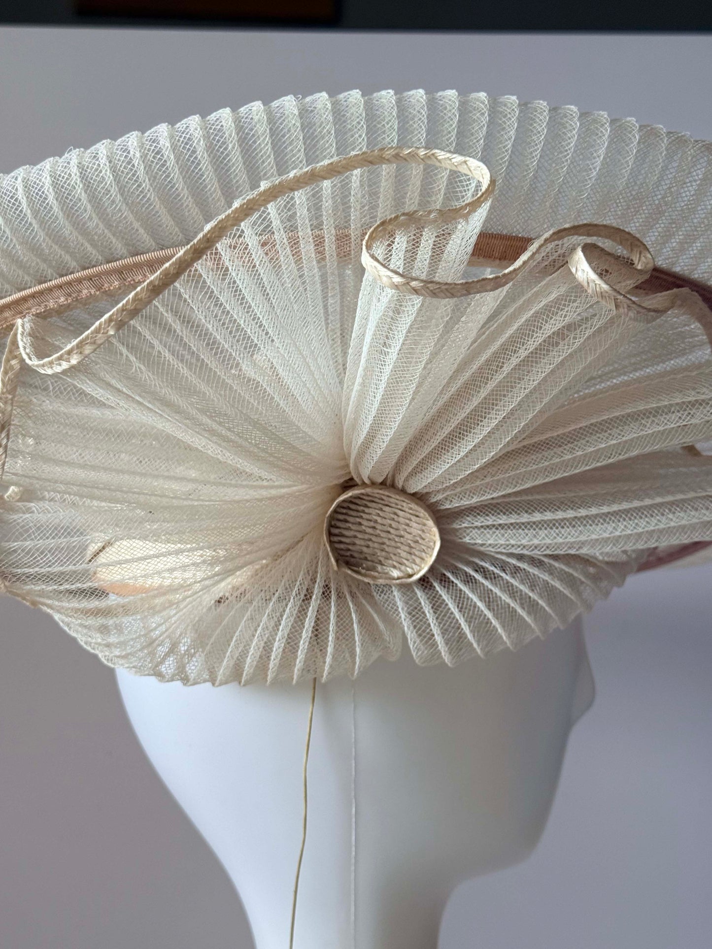 Vintage 1950s Ivory Mesh Tilt Hat | Sculptural Wide Brim Cocktail Hat | Derby Hat | Church Hat | Mid Century Occasion Hat