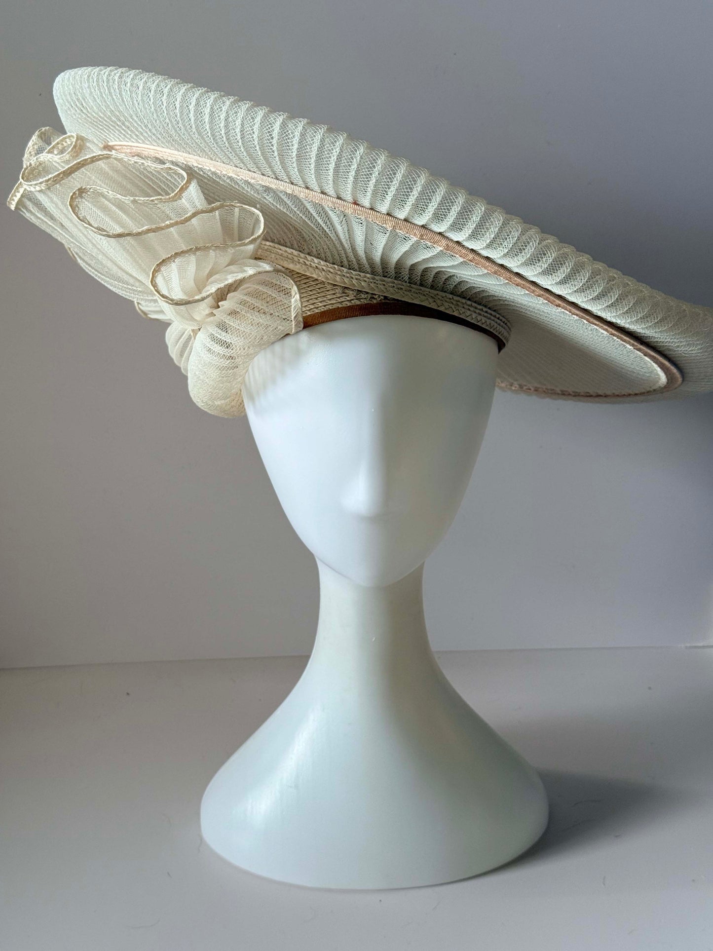 Vintage 1950s Ivory Mesh Tilt Hat | Sculptural Wide Brim Cocktail Hat | Derby Hat | Church Hat | Mid Century Occasion Hat