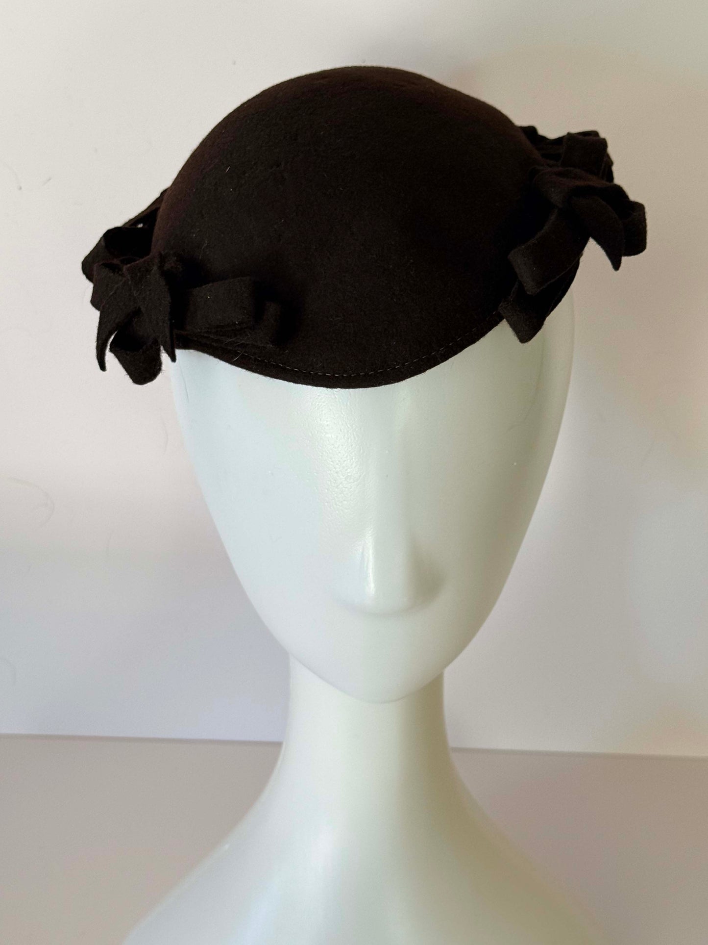 Vintage 1950s Brown Felt Cocktail Hat – Ribbon Bow Trim Half Hat / Tilt Hat