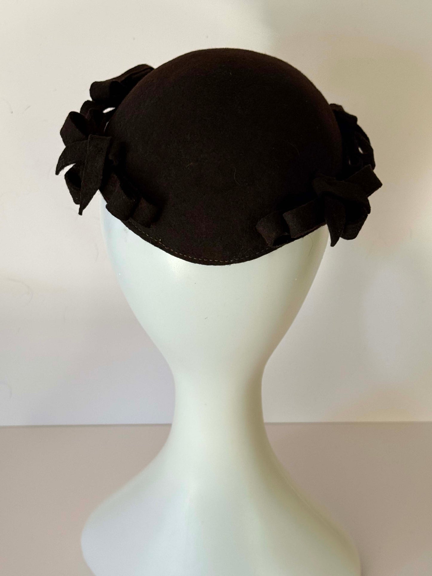 Vintage 1950s Brown Felt Cocktail Hat – Ribbon Bow Trim Half Hat / Tilt Hat