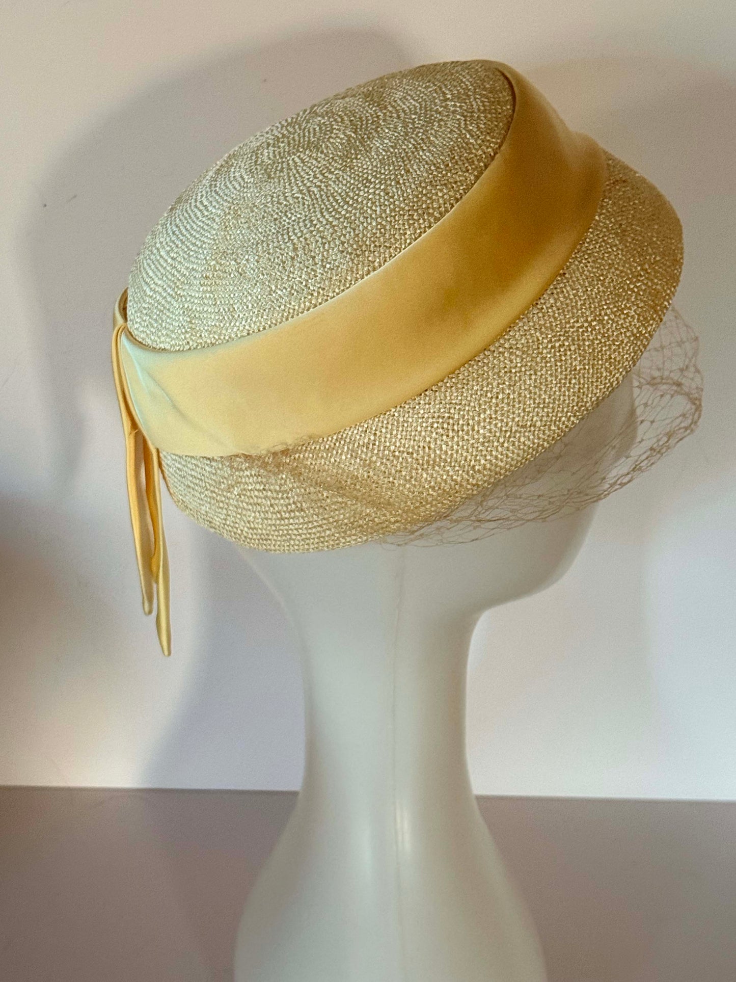 Vintage 1950s Eadi - Lazarus Columbus Ivory Straw Pillbox Hat – Satin Band with Birdcage Veil & Ribbon Tails