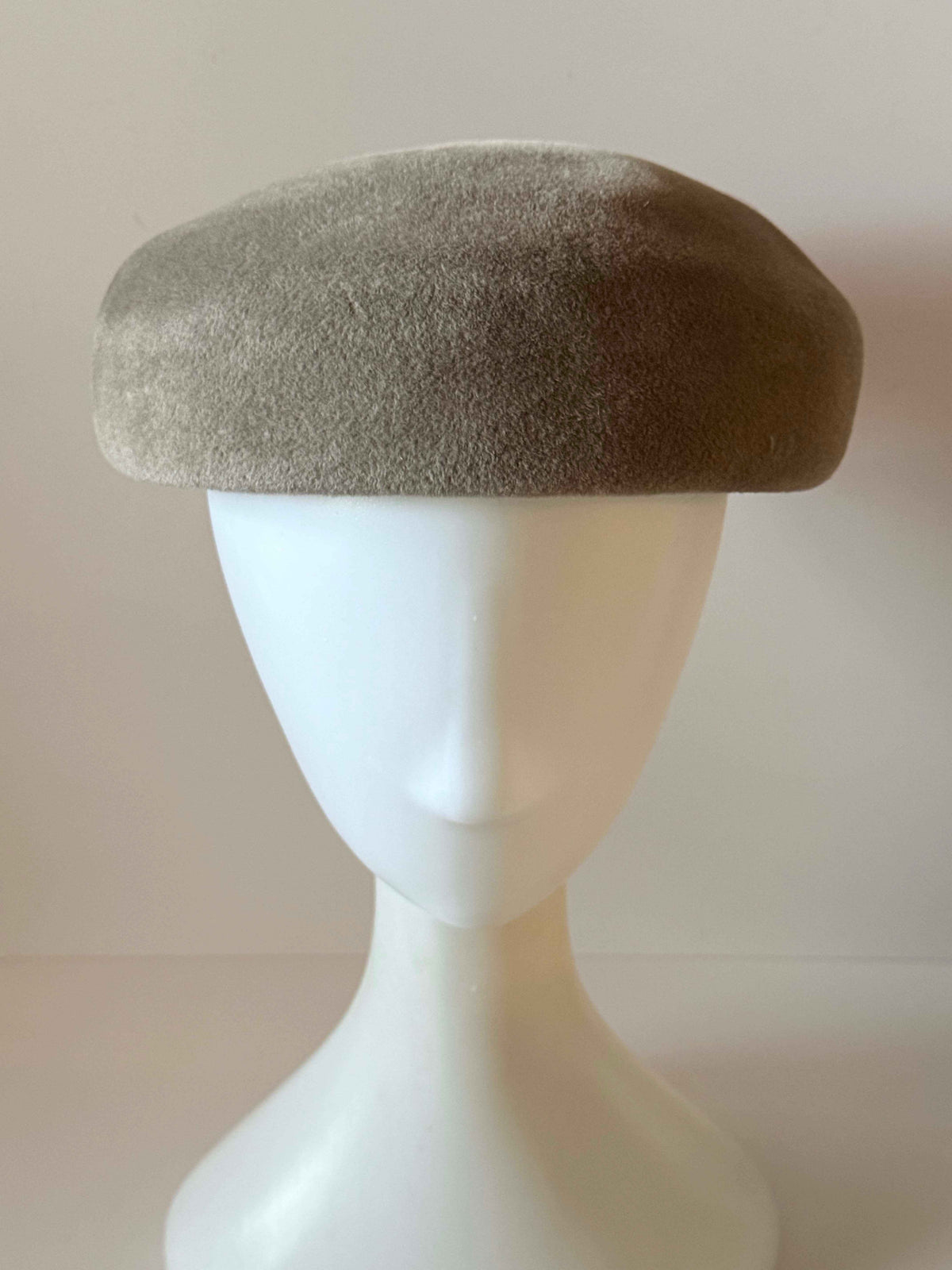 Vintage Barbisio Gray Velour Felt Beret | Italian Wool Hat | Designer Mid Century Minimalist Hat | Made in Italy