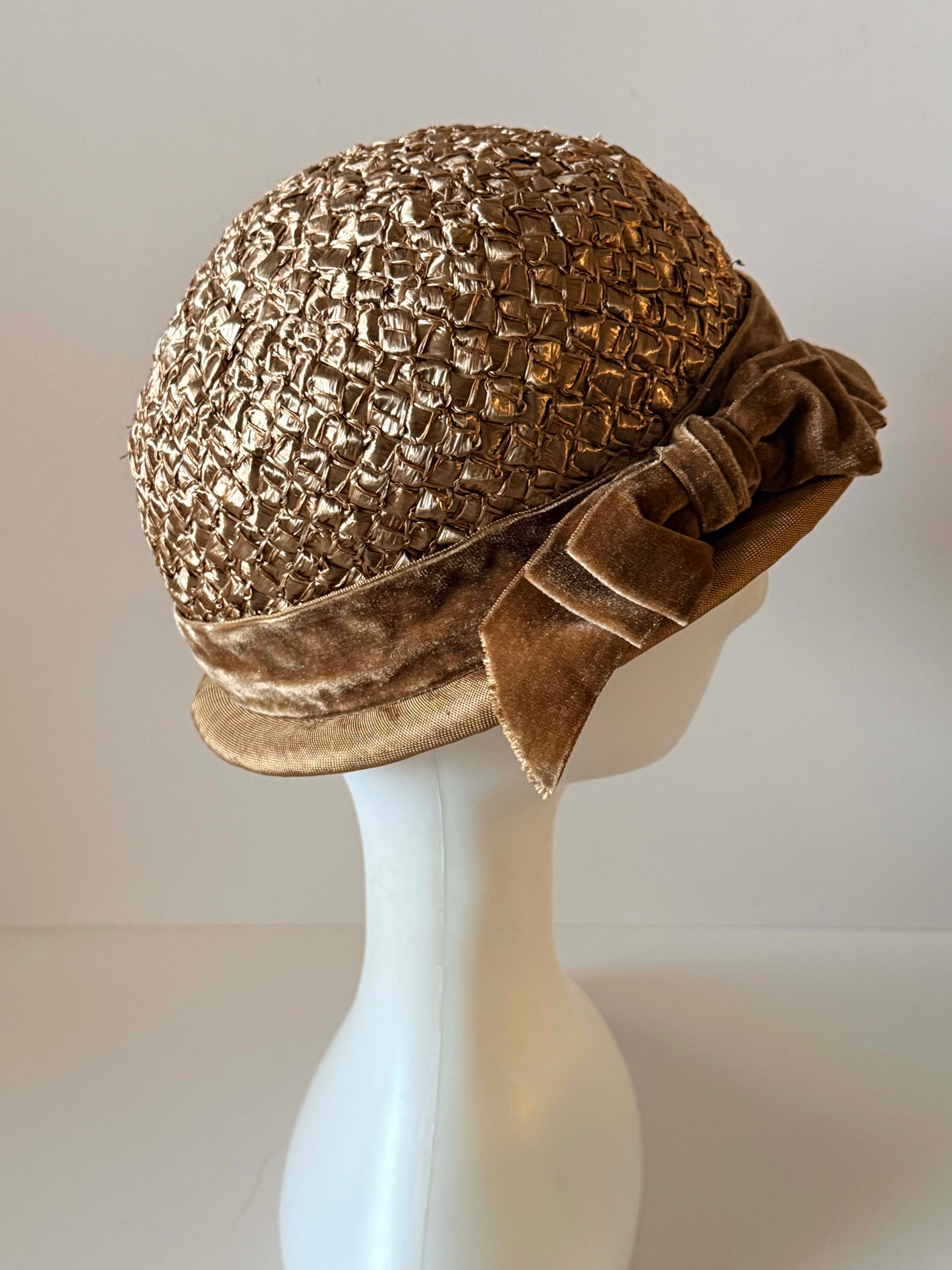 Vintage Raffia Straw Cloche Hat, Brown Raffia Hat, 1960s Straw Hat, Velvet Bow Hat, Women's Vintage Dress Hat, Cocktail Hat, Church Hat