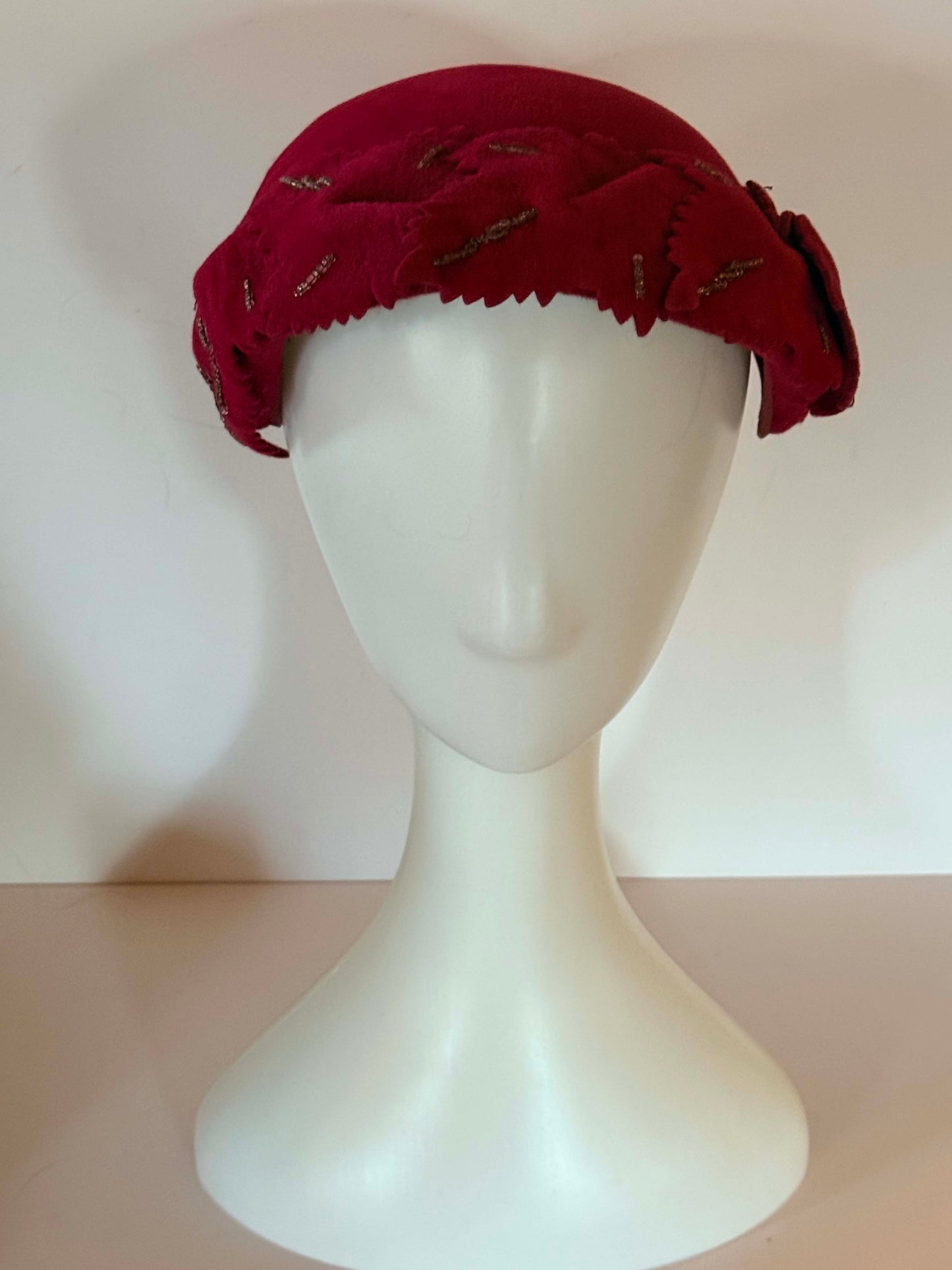 Vintage Red Felt Leaf Hat – Mid-Century Floral Appliqué Cocktail Hat with Gold Beading