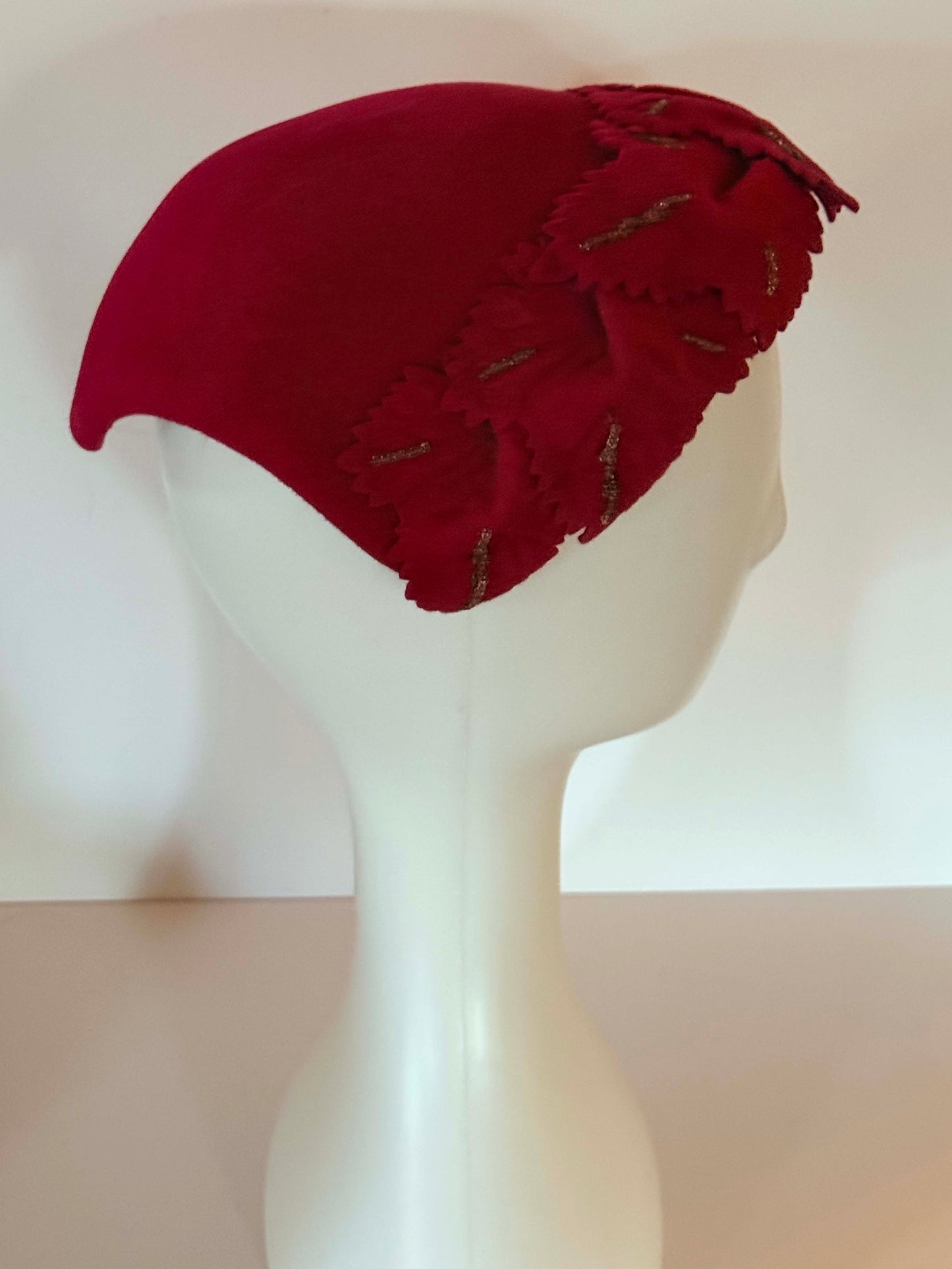 Vintage Red Felt Leaf Hat – Mid-Century Floral Appliqué Cocktail Hat with Gold Beading