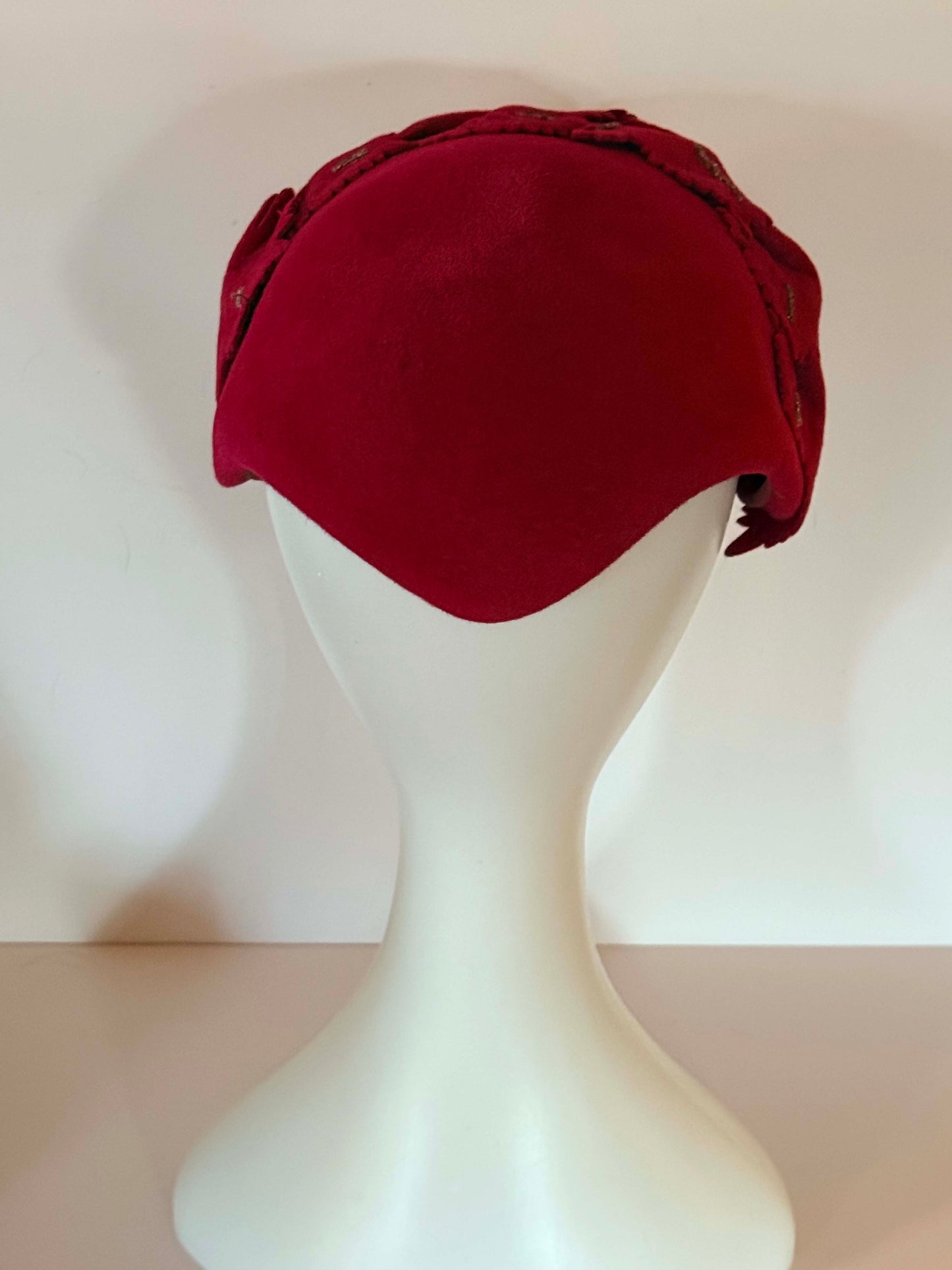 Vintage Red Felt Leaf Hat – Mid-Century Floral Appliqué Cocktail Hat with Gold Beading
