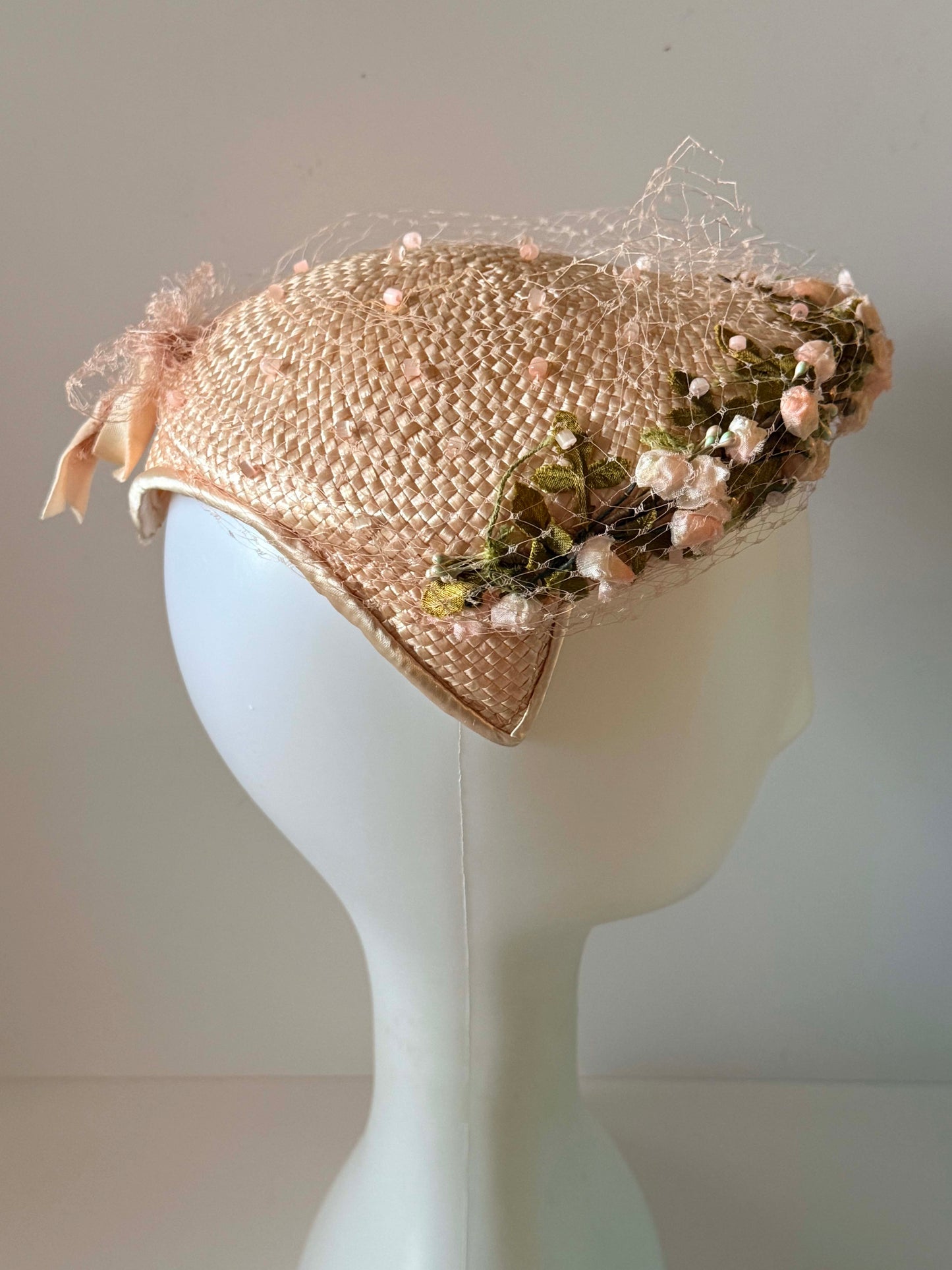 Vintage 1950s Blush Pink Floral Half Hat with Birdcage Veil | Straw Bridal Fascinator | Spring Wedding Hat | Garden Party Cocktail Hat