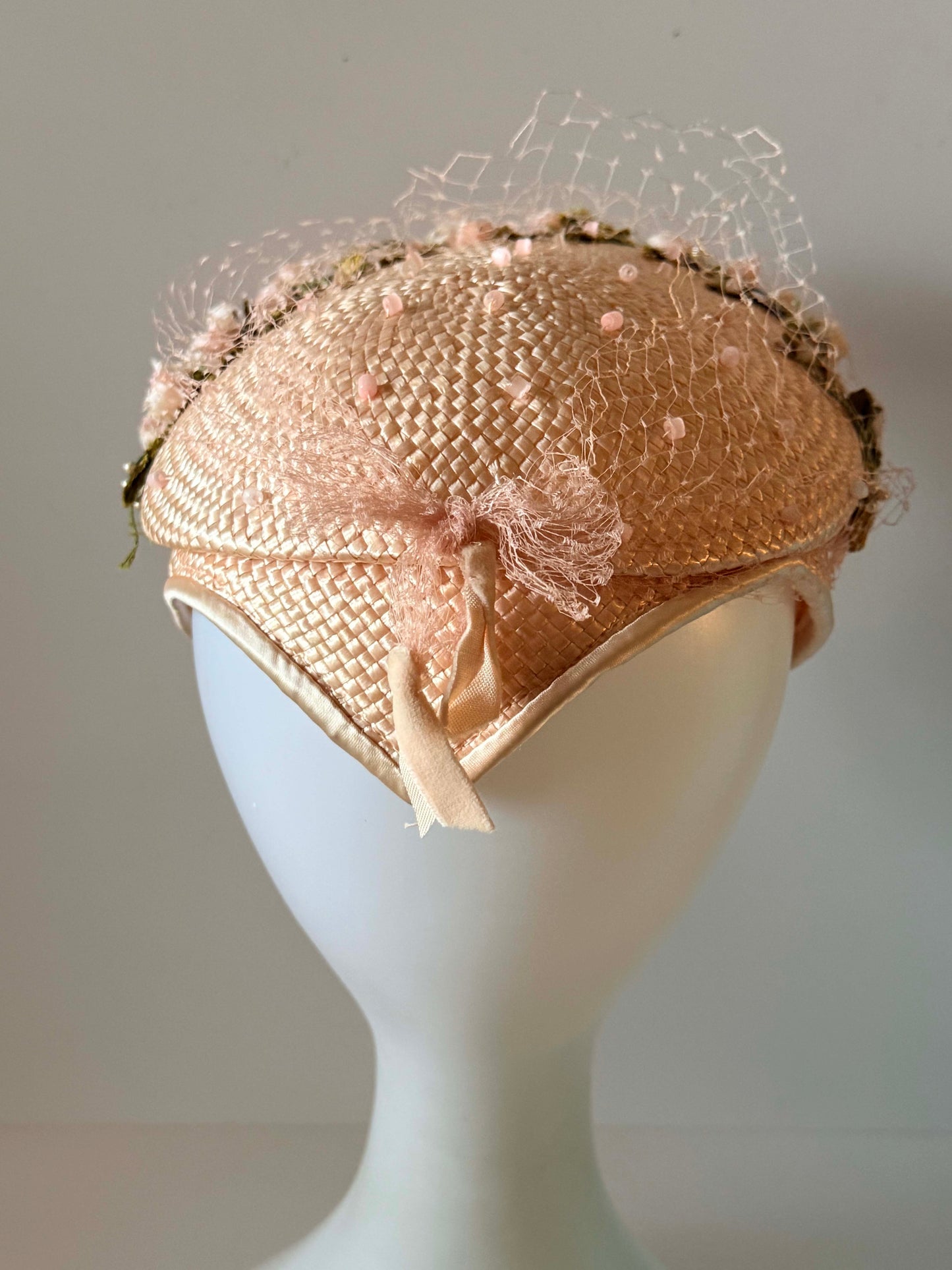 Vintage 1950s Blush Pink Floral Half Hat with Birdcage Veil | Straw Bridal Fascinator | Spring Wedding Hat | Garden Party Cocktail Hat