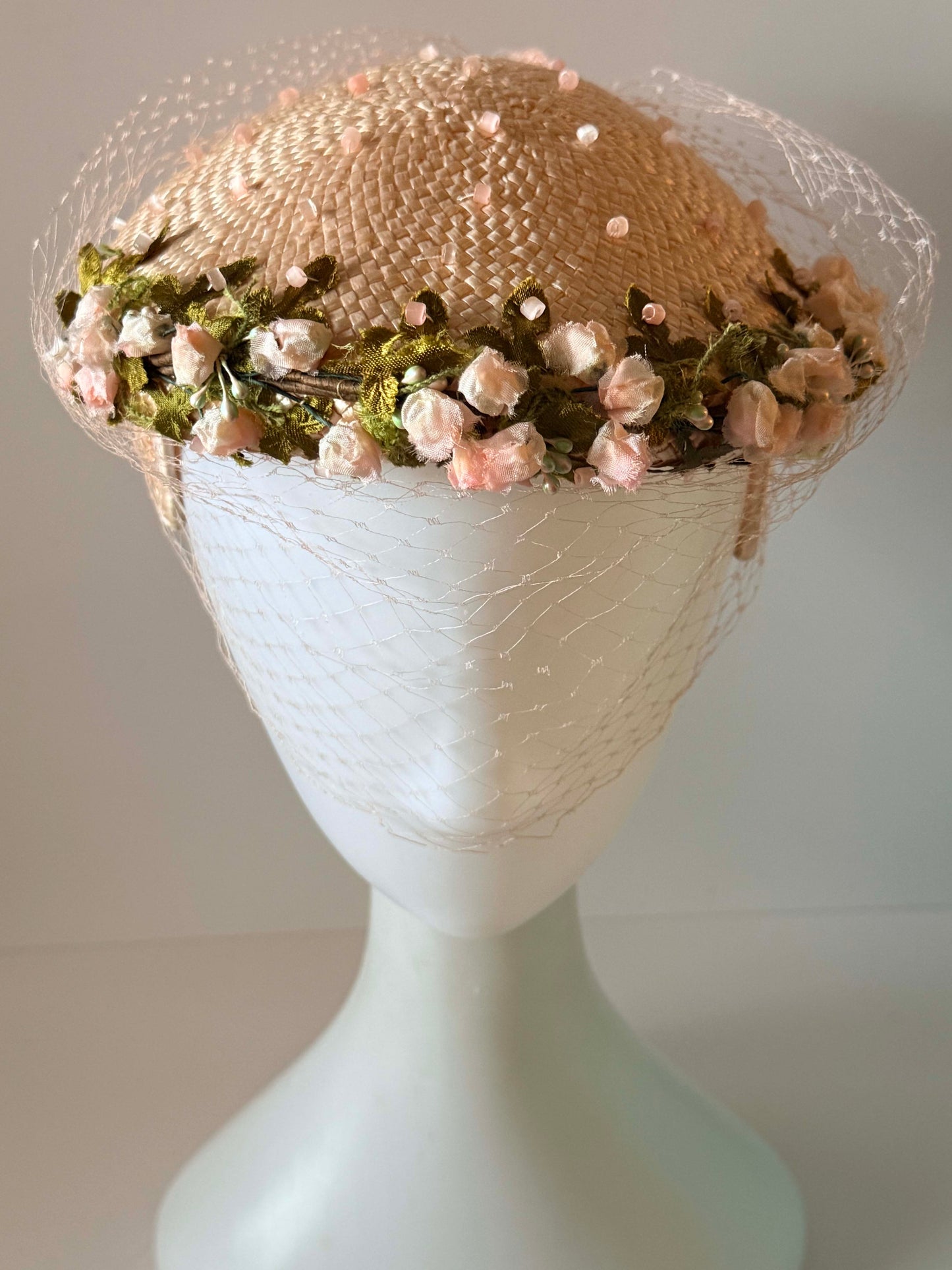 Vintage 1950s Blush Pink Floral Half Hat with Birdcage Veil | Straw Bridal Fascinator | Spring Wedding Hat | Garden Party Cocktail Hat