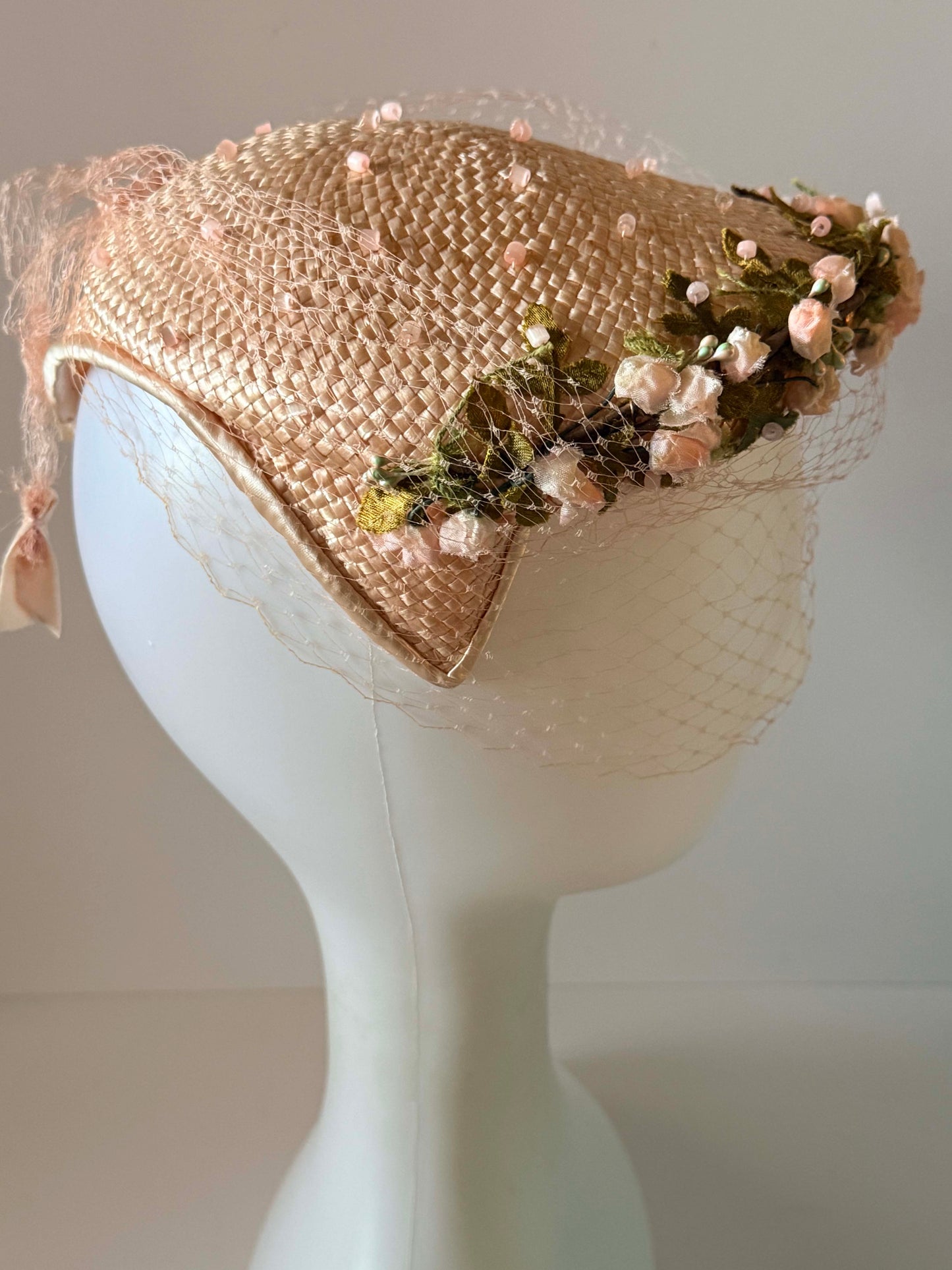 Vintage 1950s Blush Pink Floral Half Hat with Birdcage Veil | Straw Bridal Fascinator | Spring Wedding Hat | Garden Party Cocktail Hat