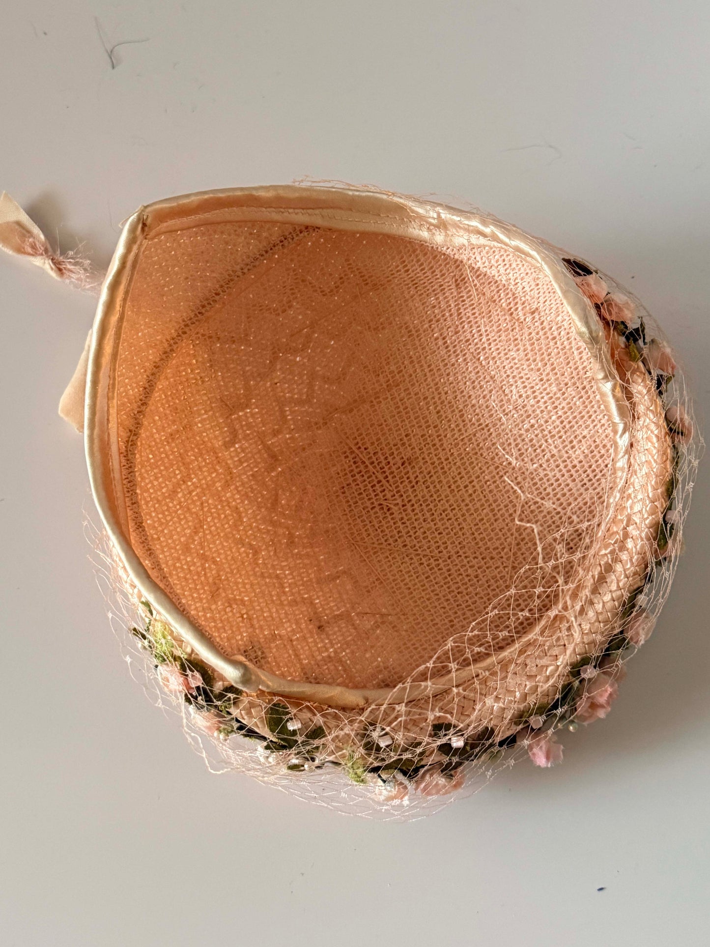Vintage 1950s Blush Pink Floral Half Hat with Birdcage Veil | Straw Bridal Fascinator | Spring Wedding Hat | Garden Party Cocktail Hat