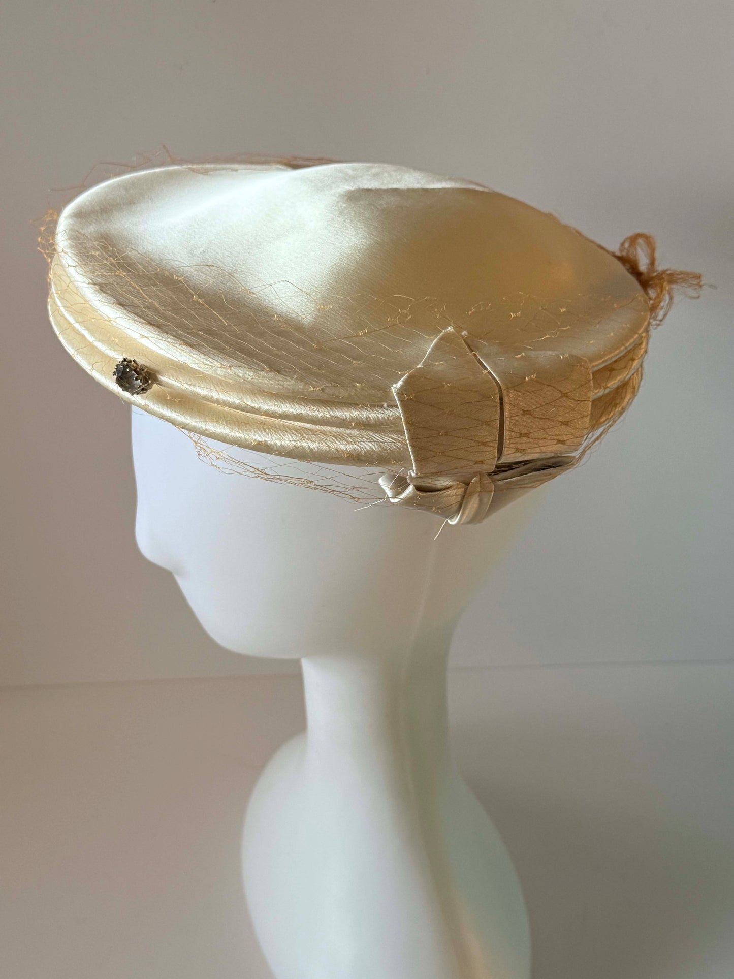 Vintage 1960s Ivory Satin Percher Hat with Birdcage Veil | Bridal Fascinator | Wedding Cocktail Hat | Mid Century Bridal Headpiece