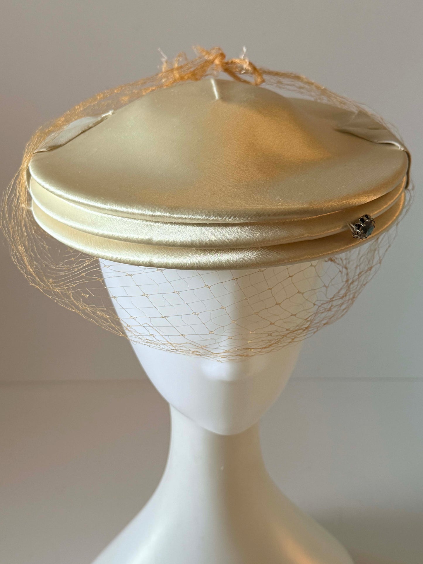 Vintage 1960s Ivory Satin Percher Hat with Birdcage Veil | Bridal Fascinator | Wedding Cocktail Hat | Mid Century Bridal Headpiece