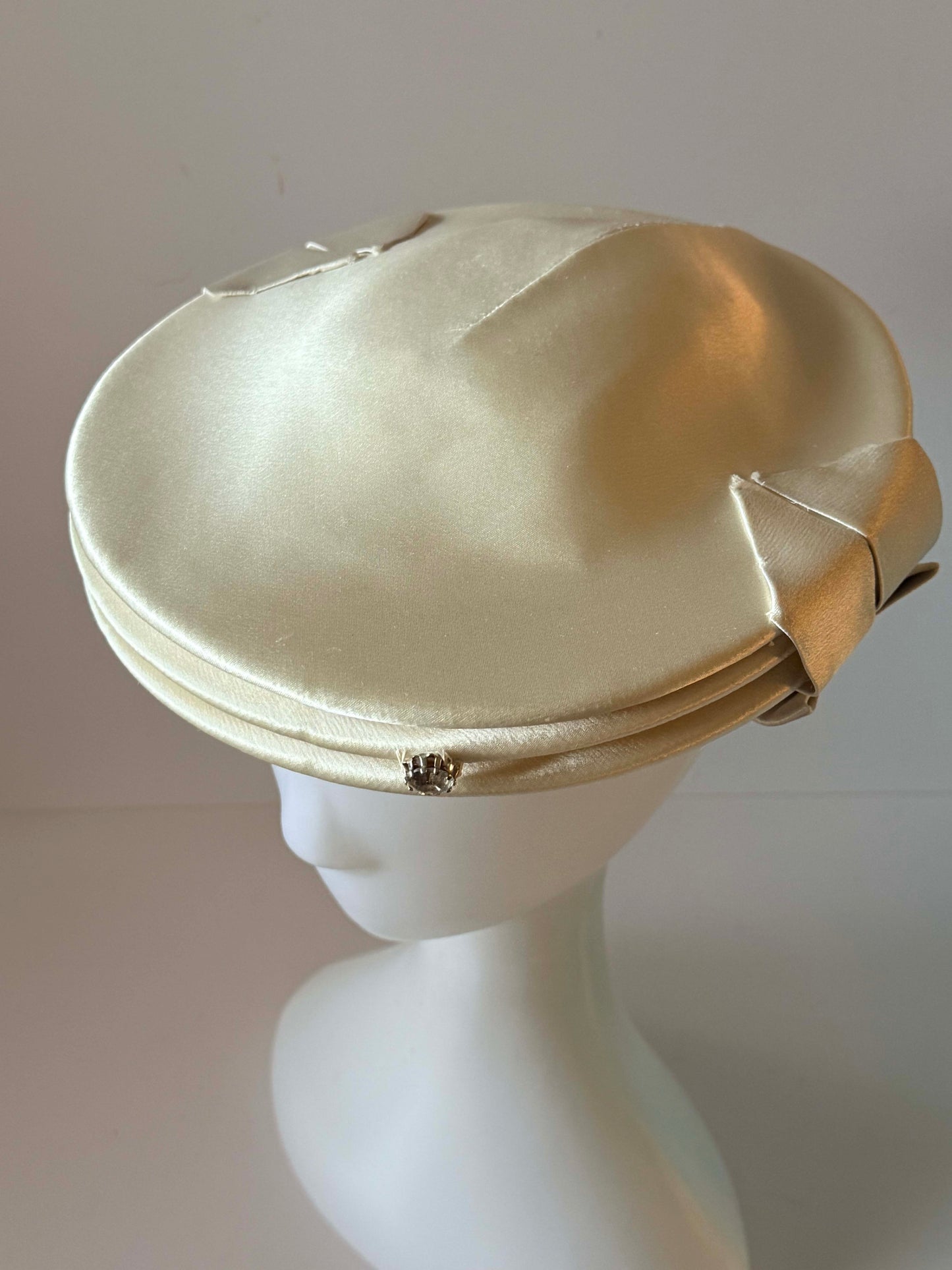 Vintage 1960s Ivory Satin Percher Hat with Birdcage Veil | Bridal Fascinator | Wedding Cocktail Hat | Mid Century Bridal Headpiece