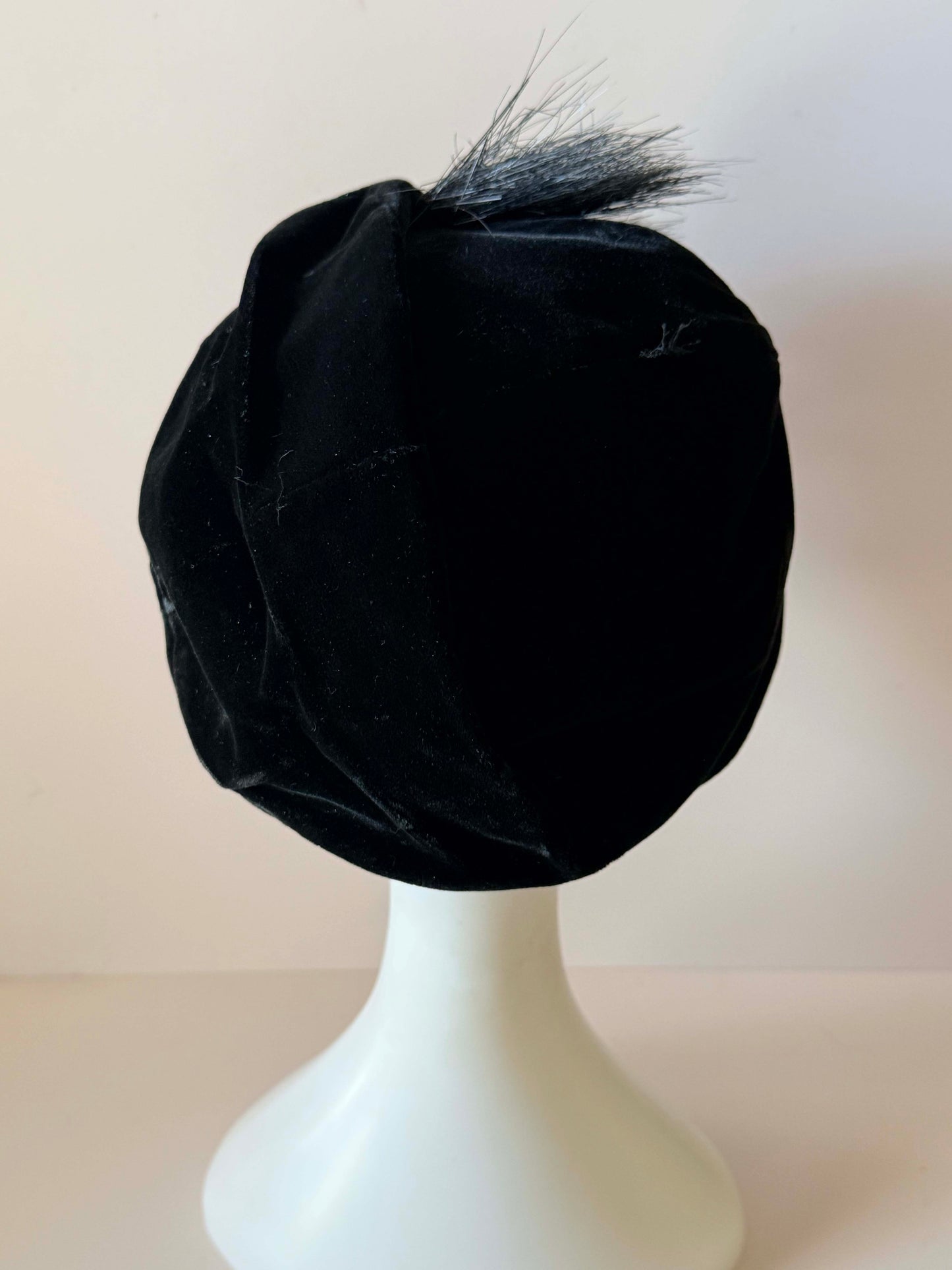 Vintage Black Velvet Cloche Hat | 1950s Cloche Hat | Horsehair Trim Cocktail Hat | Black Velvet Vintage Women's Hat