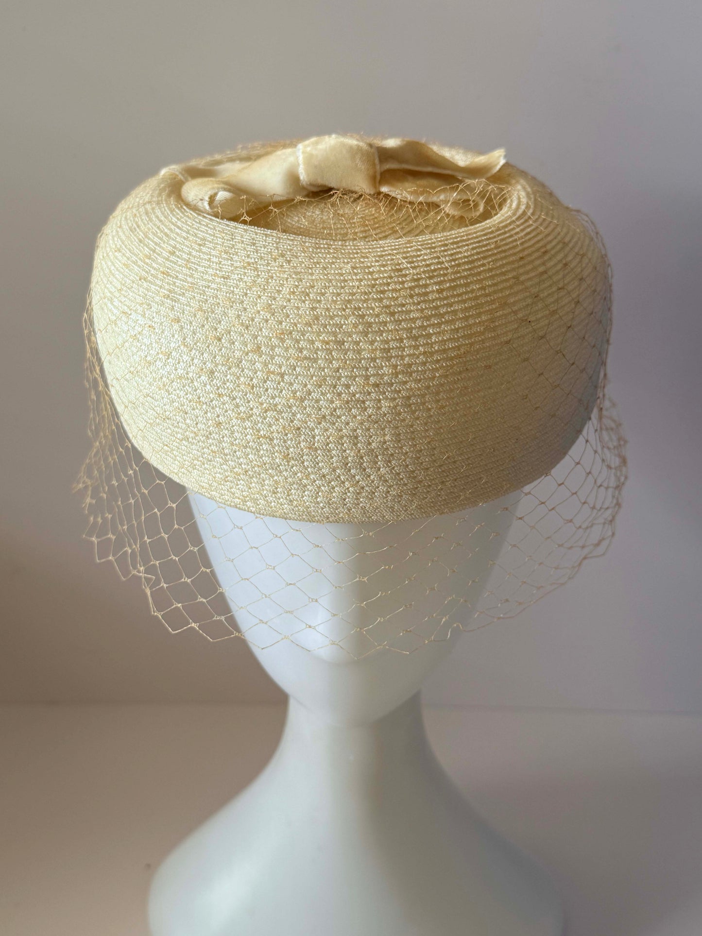 Vintage Ivory Pillbox Hat | 1960s Birdcage Veil Wedding Hat | Velvet Bow Bridal Hat | Mid Century Cocktail Hat