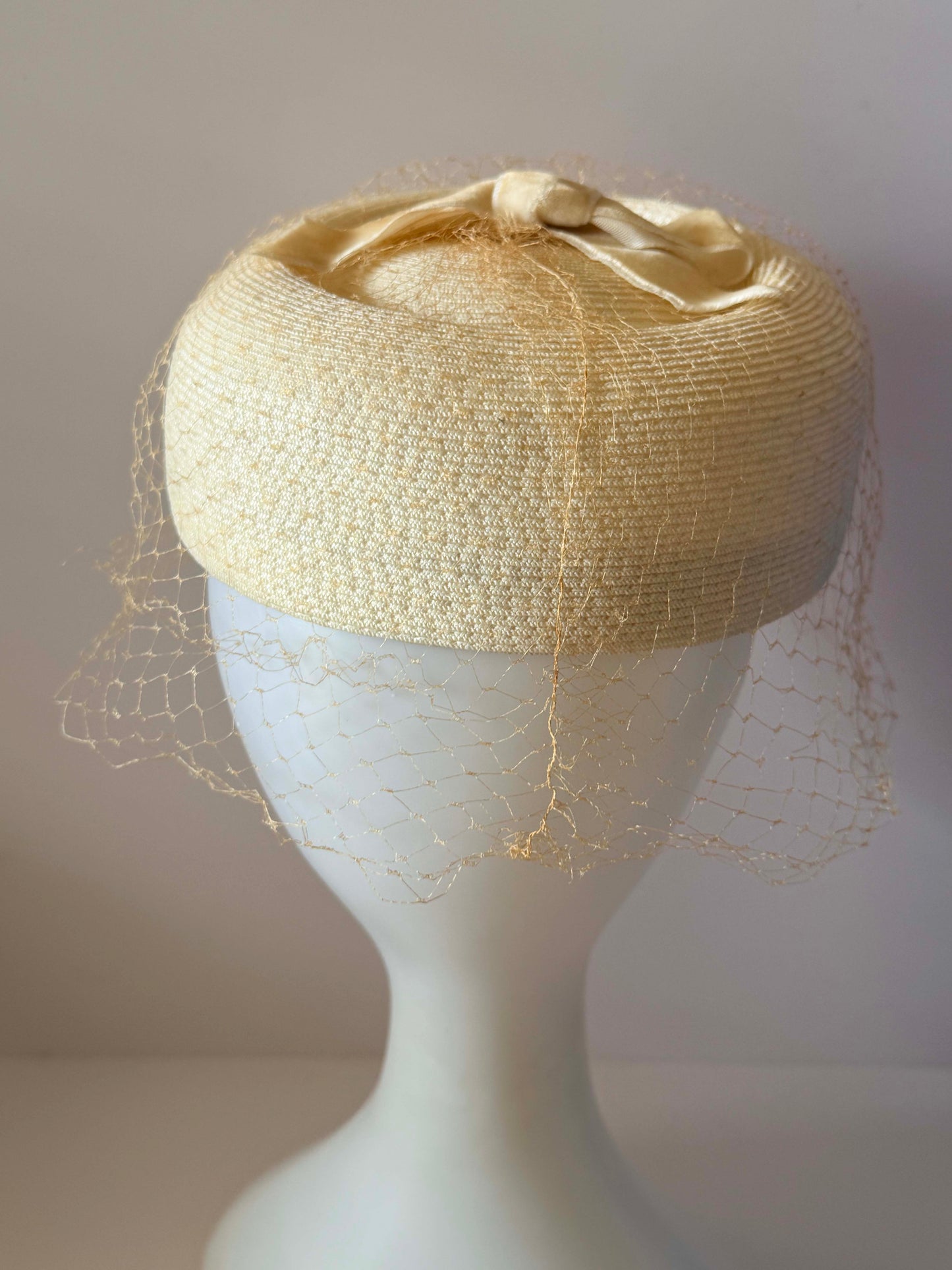 Vintage Ivory Pillbox Hat | 1960s Birdcage Veil Wedding Hat | Velvet Bow Bridal Hat | Mid Century Cocktail Hat