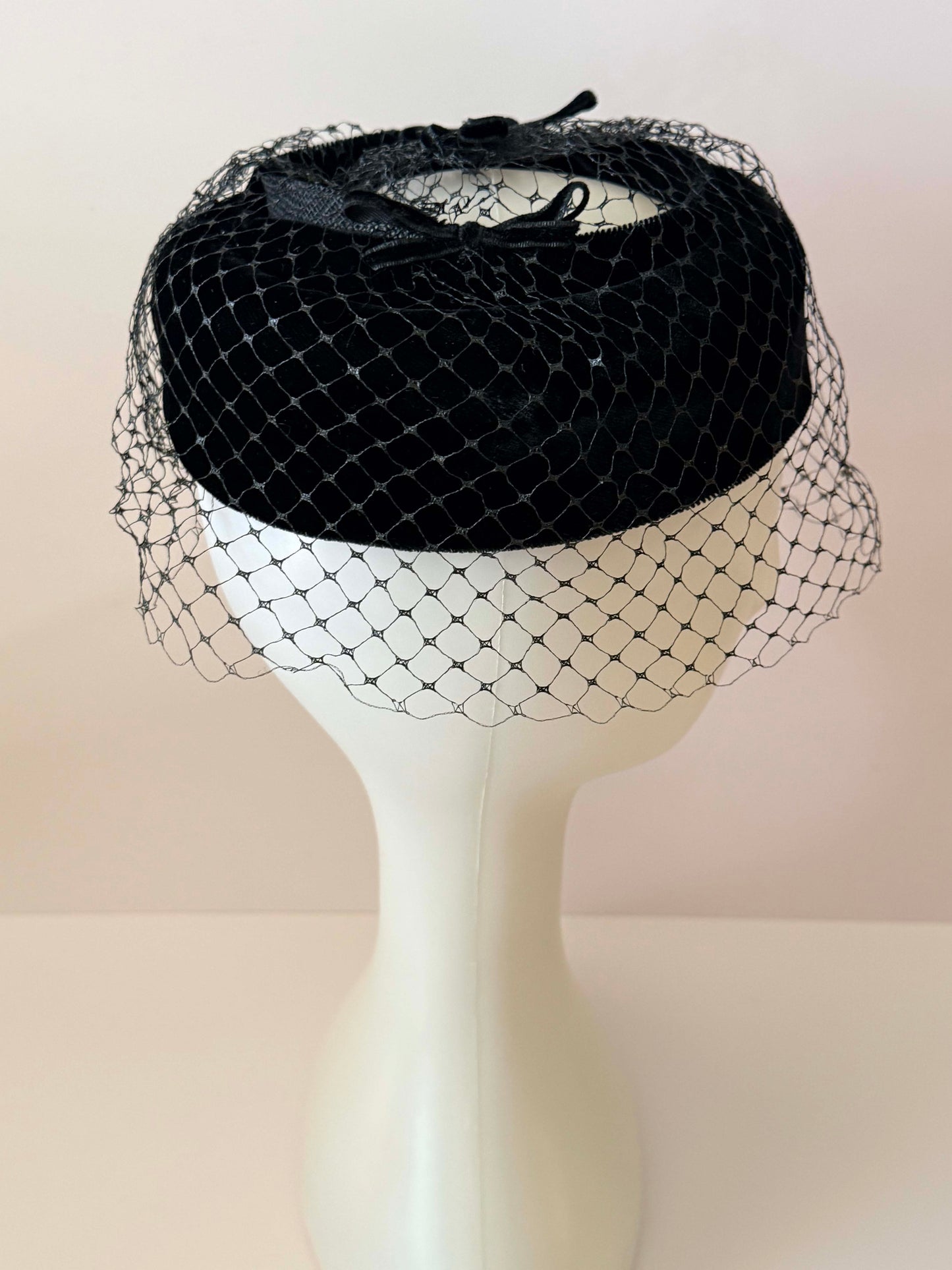 Vintage Black Velvet Pillbox Hat with Veil – Classic Mid-Century Cocktail Hat