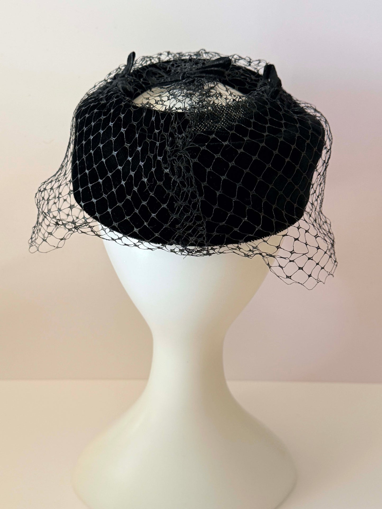 Vintage Black Velvet Pillbox Hat with Veil – Classic Mid-Century Cocktail Hat
