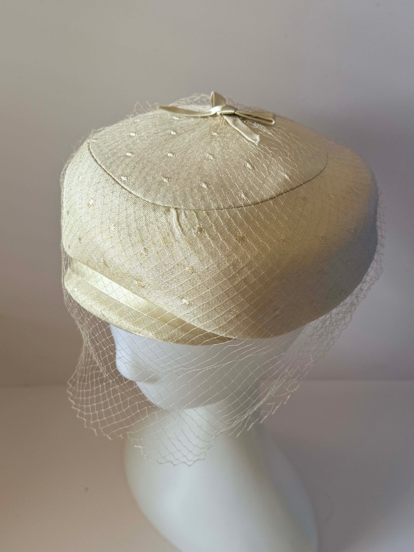 Vintage Ivory Veiled Pillbox Hat | 1960s Swiss Dot Cocktail Hat | Bridal Fascinator | Mid Century Wedding Hat