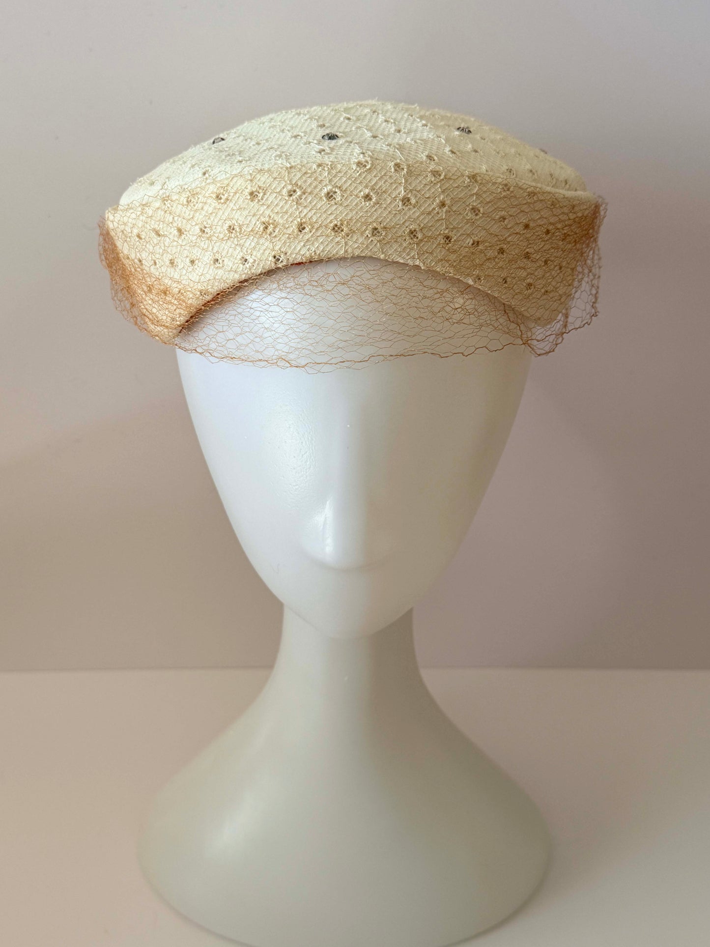 Vintage Cream Embellished Pillbox Hat with Veil – 1950s Ivory Beaded Fascinator with Ribbon Tie