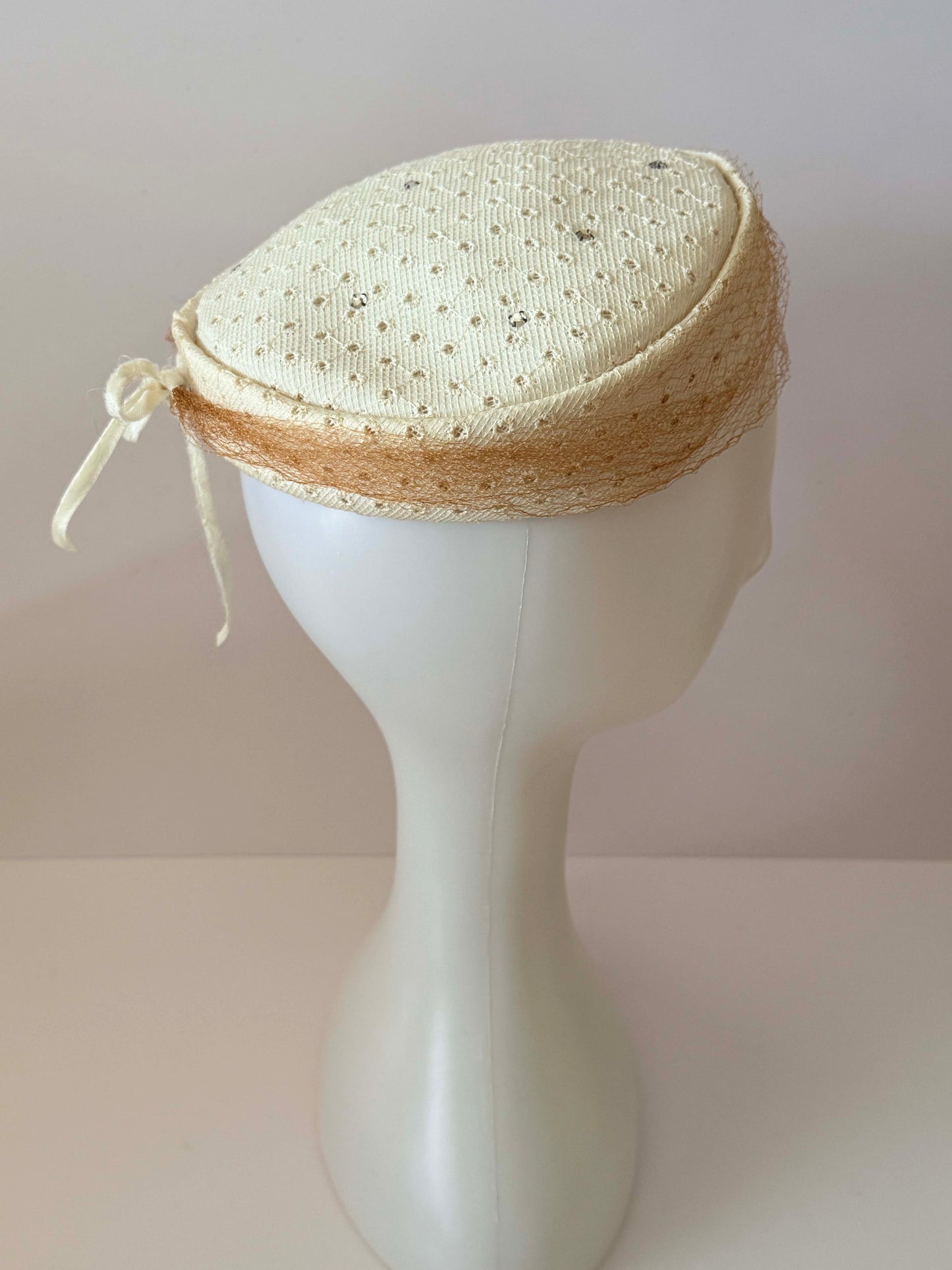 Vintage Cream Embellished Pillbox Hat with Veil – 1950s Ivory Beaded Fascinator with Ribbon Tie