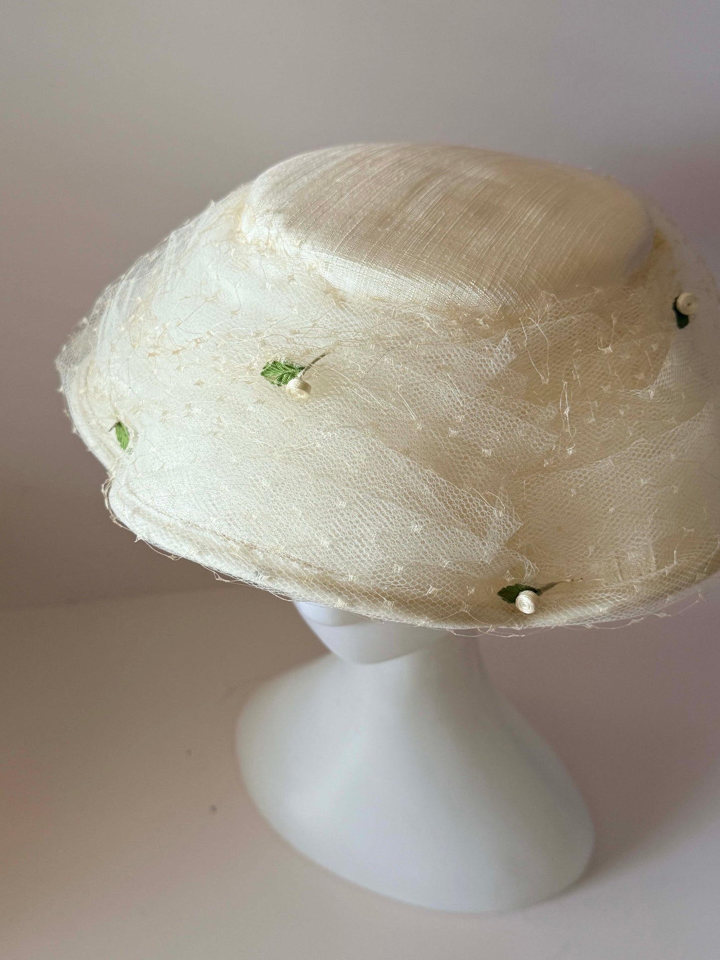 Vintage Ivory Silk Picture Hat | 1950s Wide Brim Cocktail Hat | Bridal Hat with Floral Buds &amp; Textured Veiling