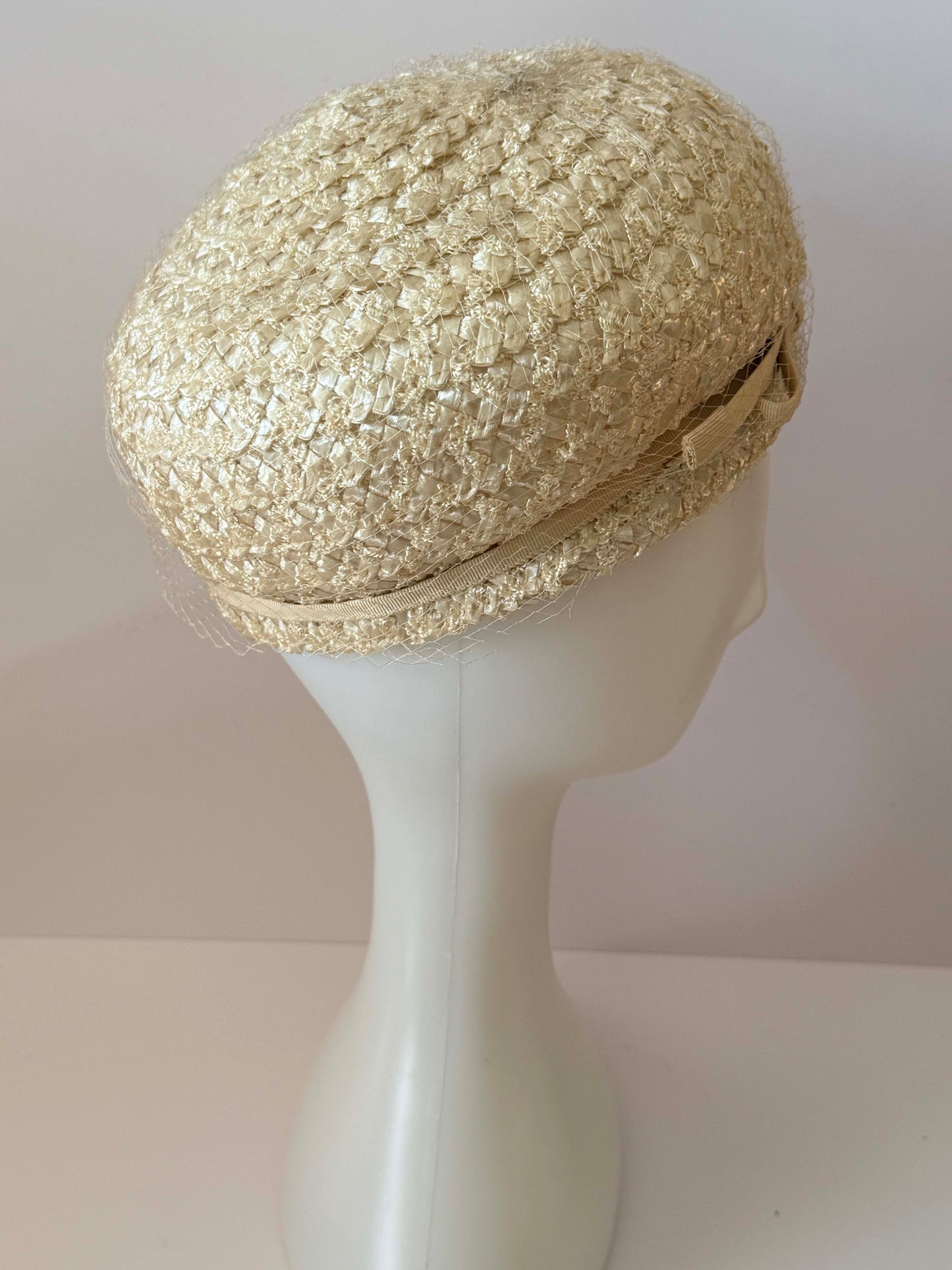 Vintage Lynne Brooke Woven Straw Pillbox Hat – Cream Raffia Textured Cap with Bow Detail