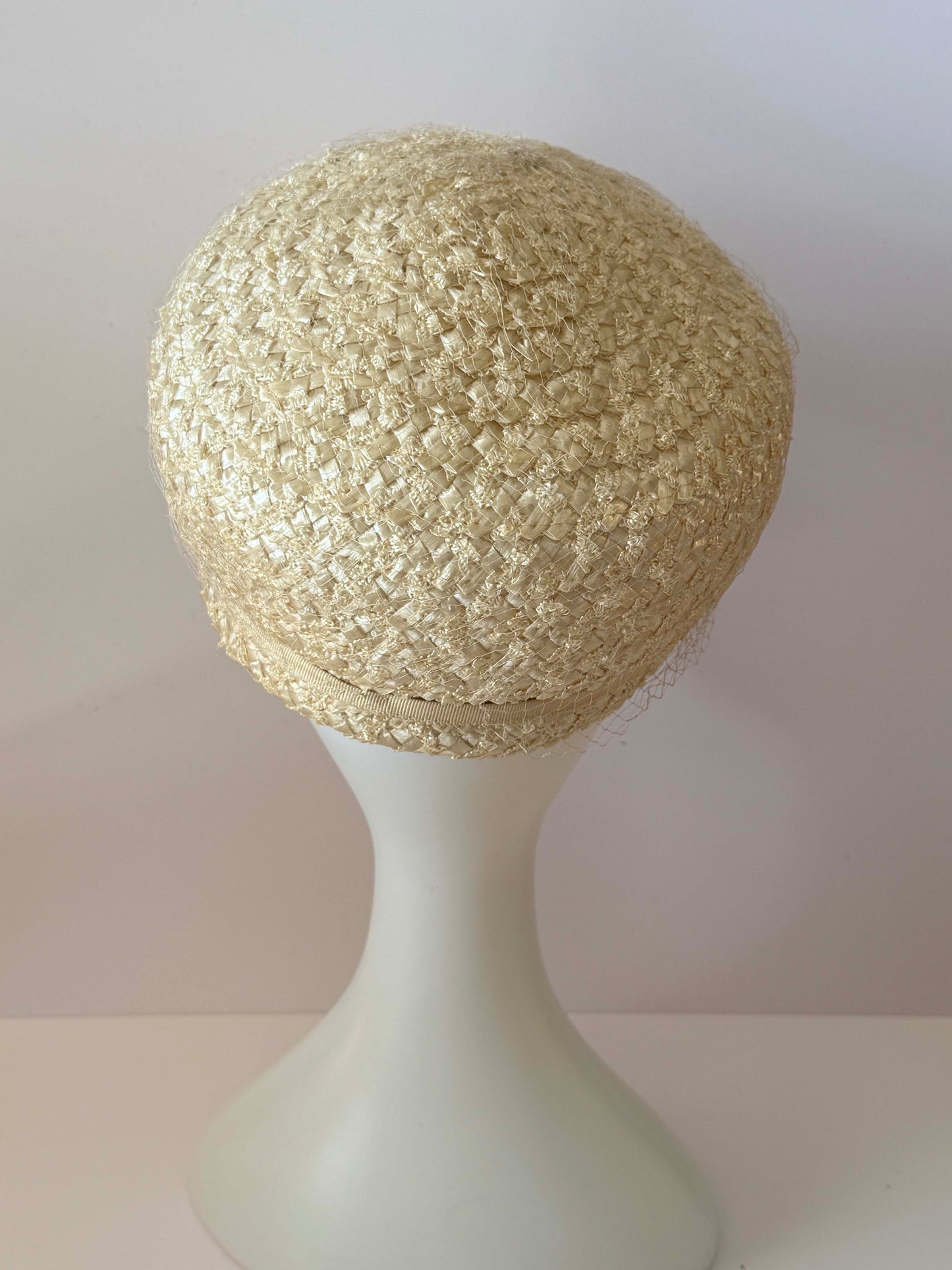 Vintage Lynne Brooke Woven Straw Pillbox Hat – Cream Raffia Textured Cap with Bow Detail