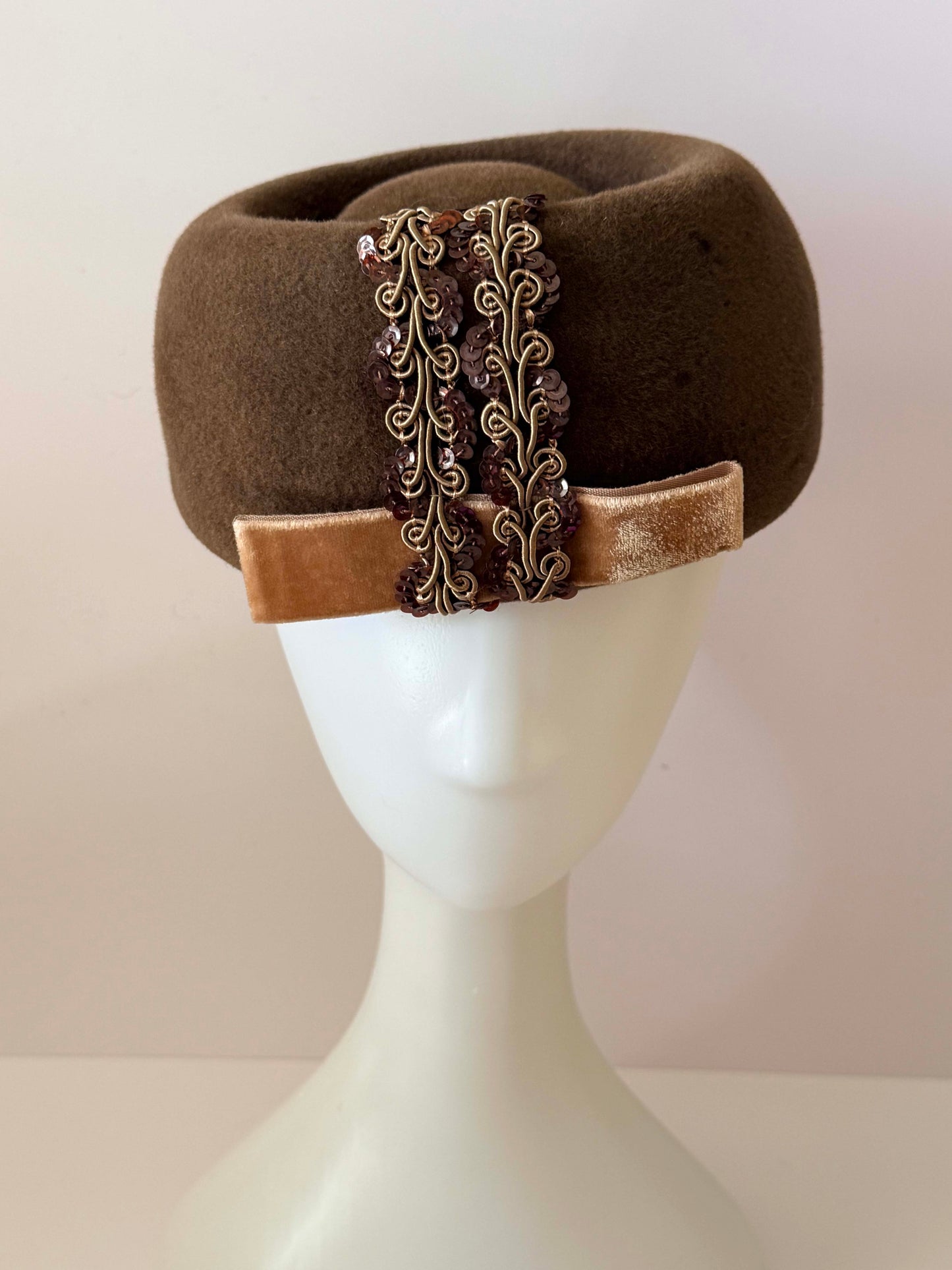 Vintage Brown Velour Pillbox Hat – Sculptural Wool Felt with Velvet Bow & Beaded Trim