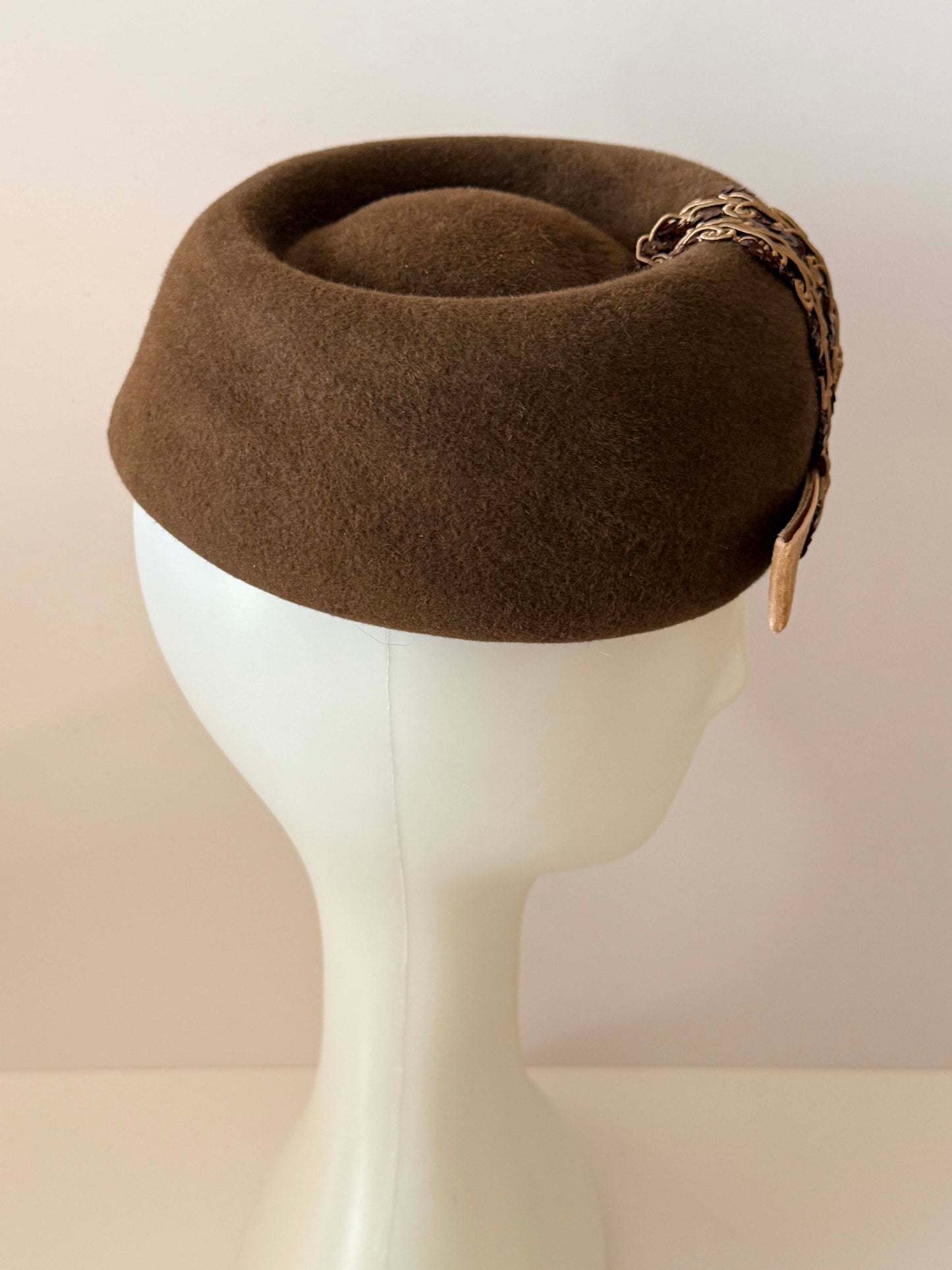 Vintage Brown Velour Pillbox Hat – Sculptural Wool Felt with Velvet Bow & Beaded Trim