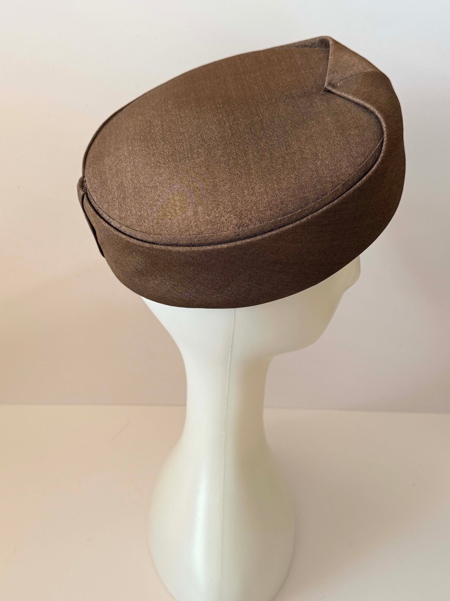 Vintage Brown Pillbox Hat – 1950s 1960s Structured Mid Century Hat – Classic Minimalist Cocktail Hat
