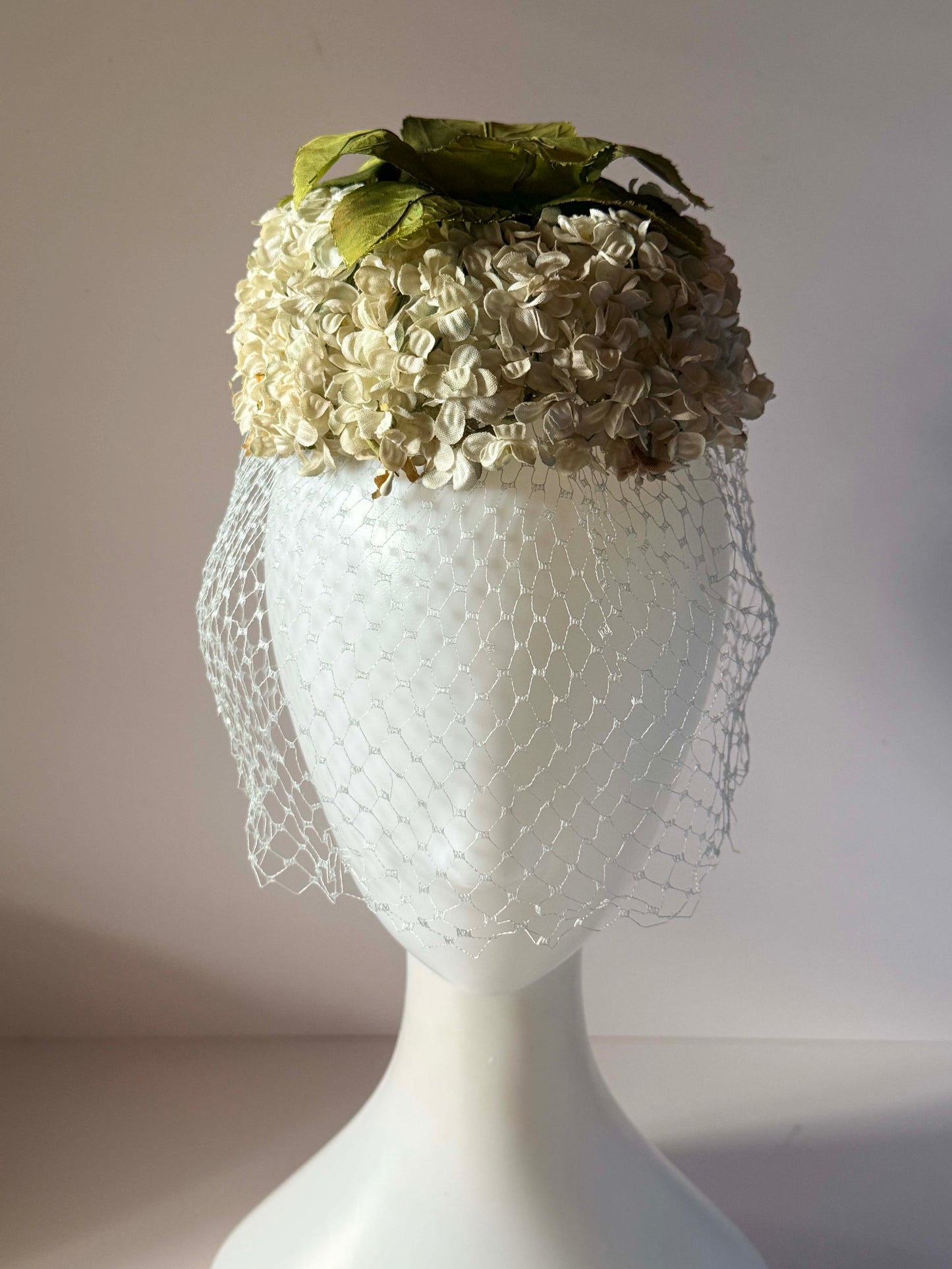 Vintage Floral Veiled Pillbox Hat | Ivory Hydrangea Bridal Hat | Mid Century Wedding Hat | 1950s 1960s Vintage Millinery