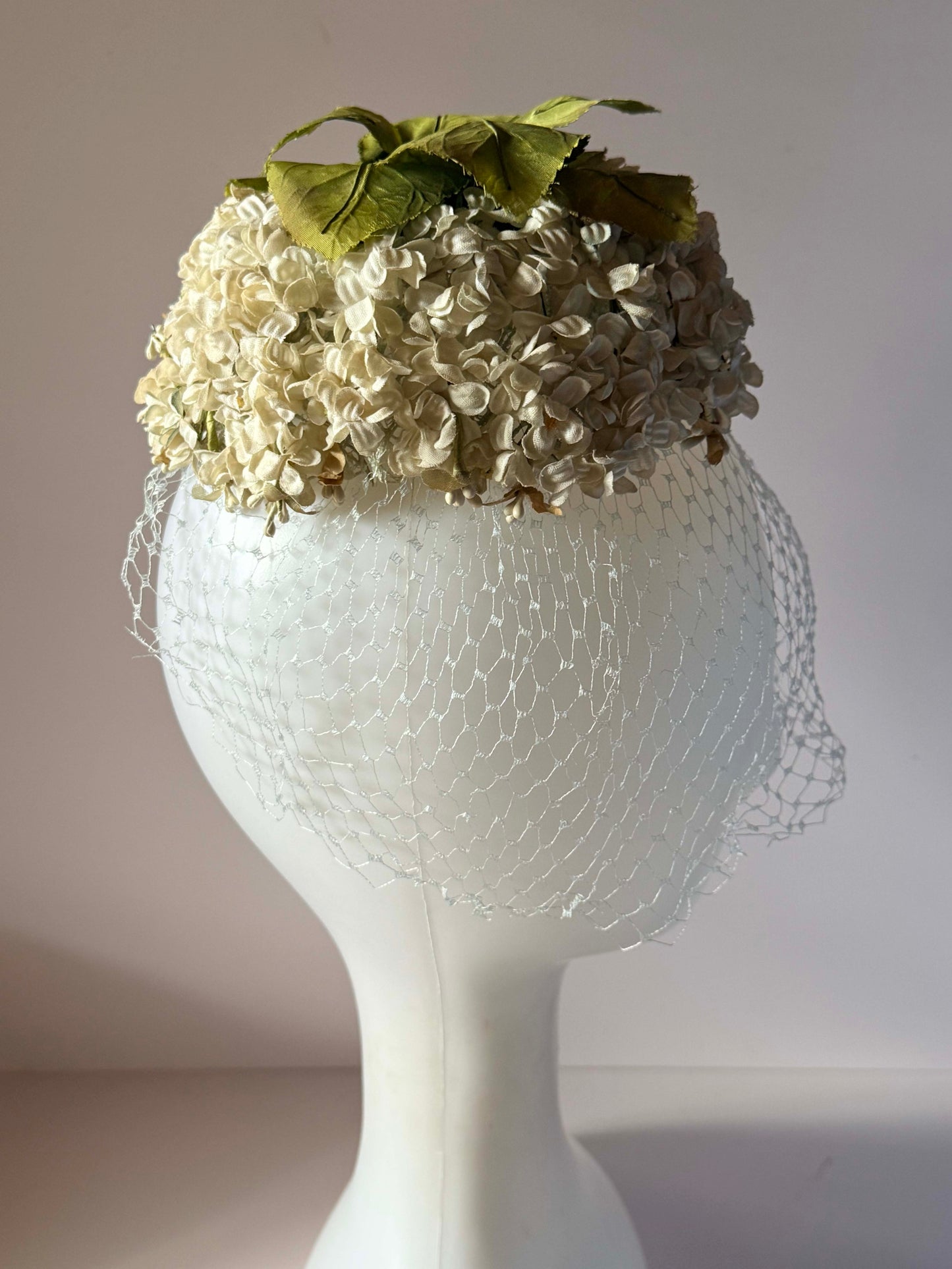 Vintage Floral Veiled Pillbox Hat | Ivory Hydrangea Bridal Hat | Mid Century Wedding Hat | 1950s 1960s Vintage Millinery