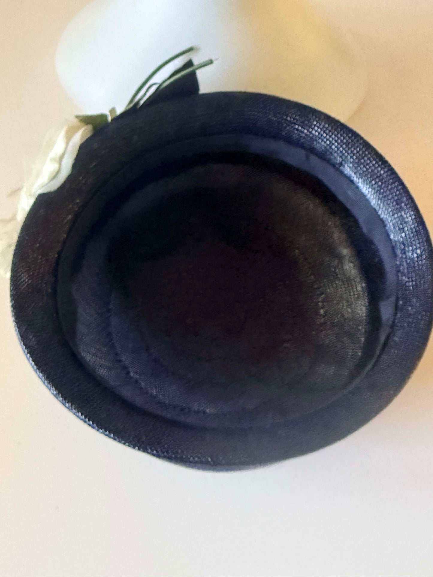 Vintage 1950s Navy Blue Straw Hat – Sculpted Crown with Ivory Floral Trim – Mid Century Cocktail Hat
