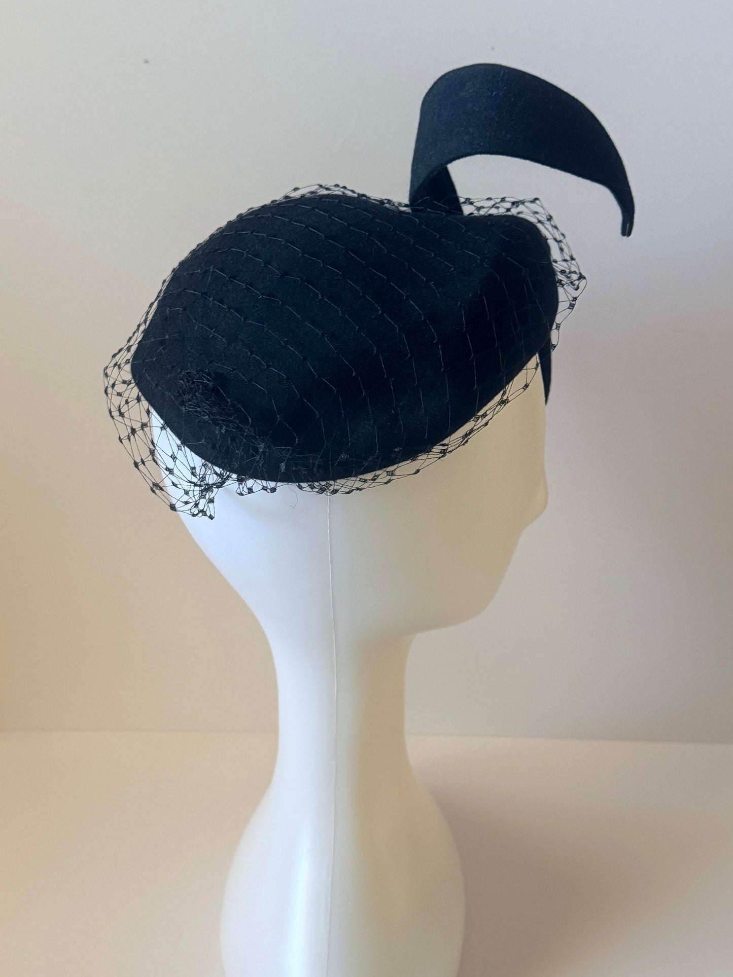 Vintage 1950s Kutz Couture Hat – Black Sculptural Felt Fascinator with Veil – Limited Edition Avant Garde Cocktail Hat – Mid Century Designer Millinery