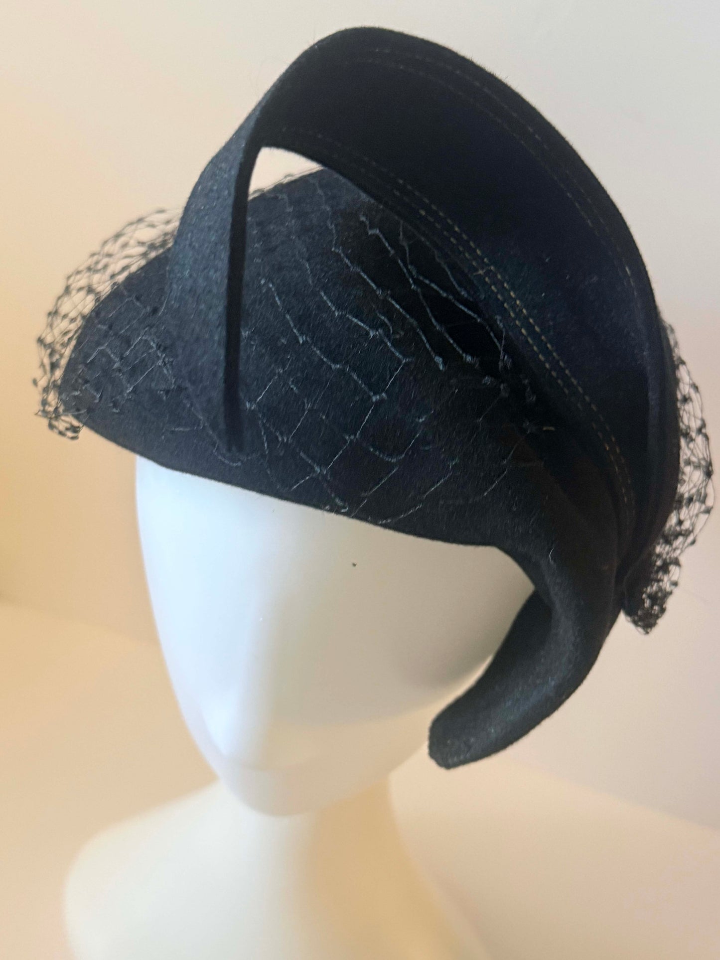 Vintage 1950s Kutz Couture Hat – Black Sculptural Felt Fascinator with Veil – Limited Edition Avant Garde Cocktail Hat – Mid Century Designer Millinery
