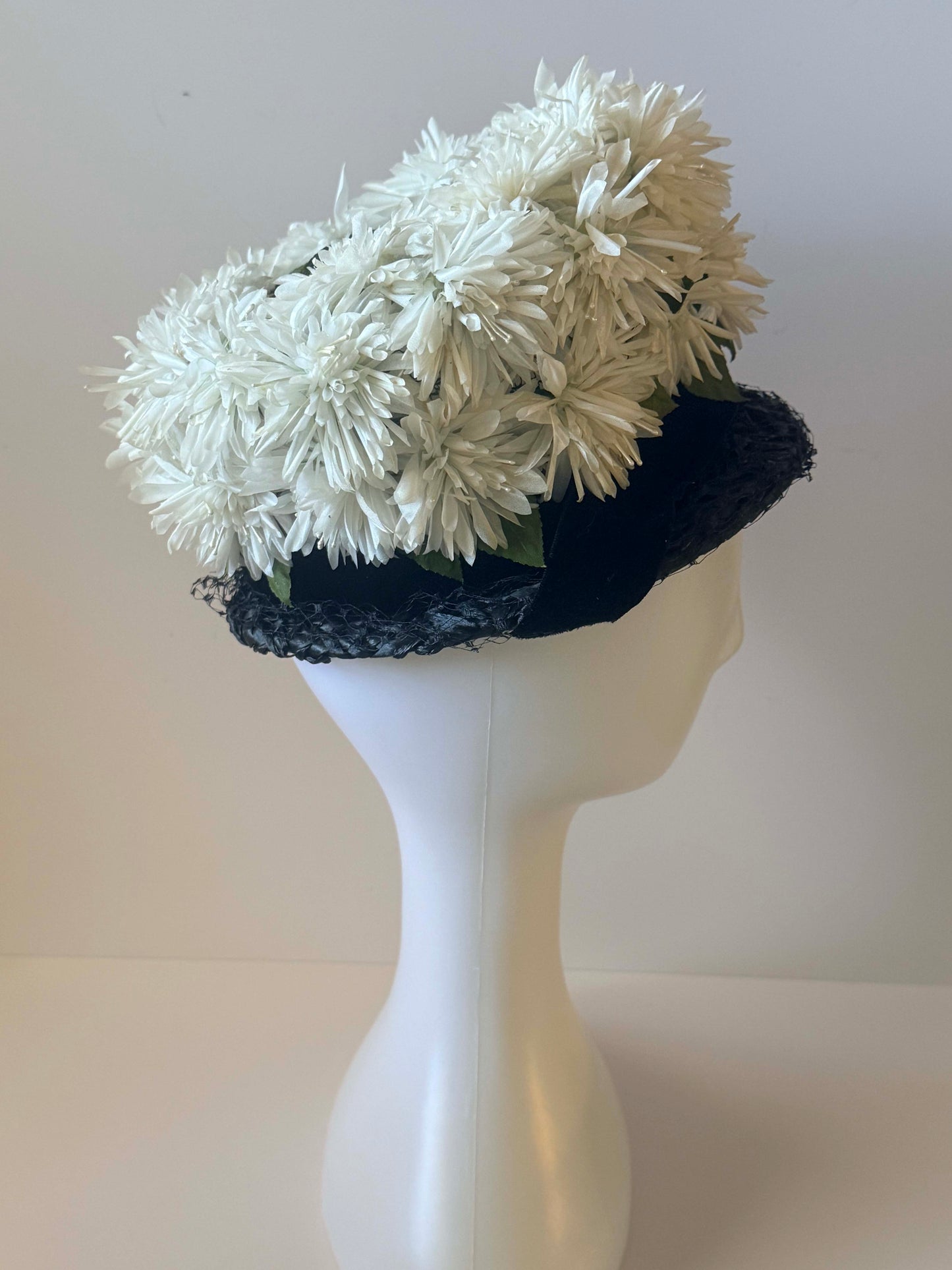Vintage 1950s HC Prange Co Millinery Floral Bucket Hat – Black Straw with White Chrysanthemum Crown – Garden Party Statement Hat