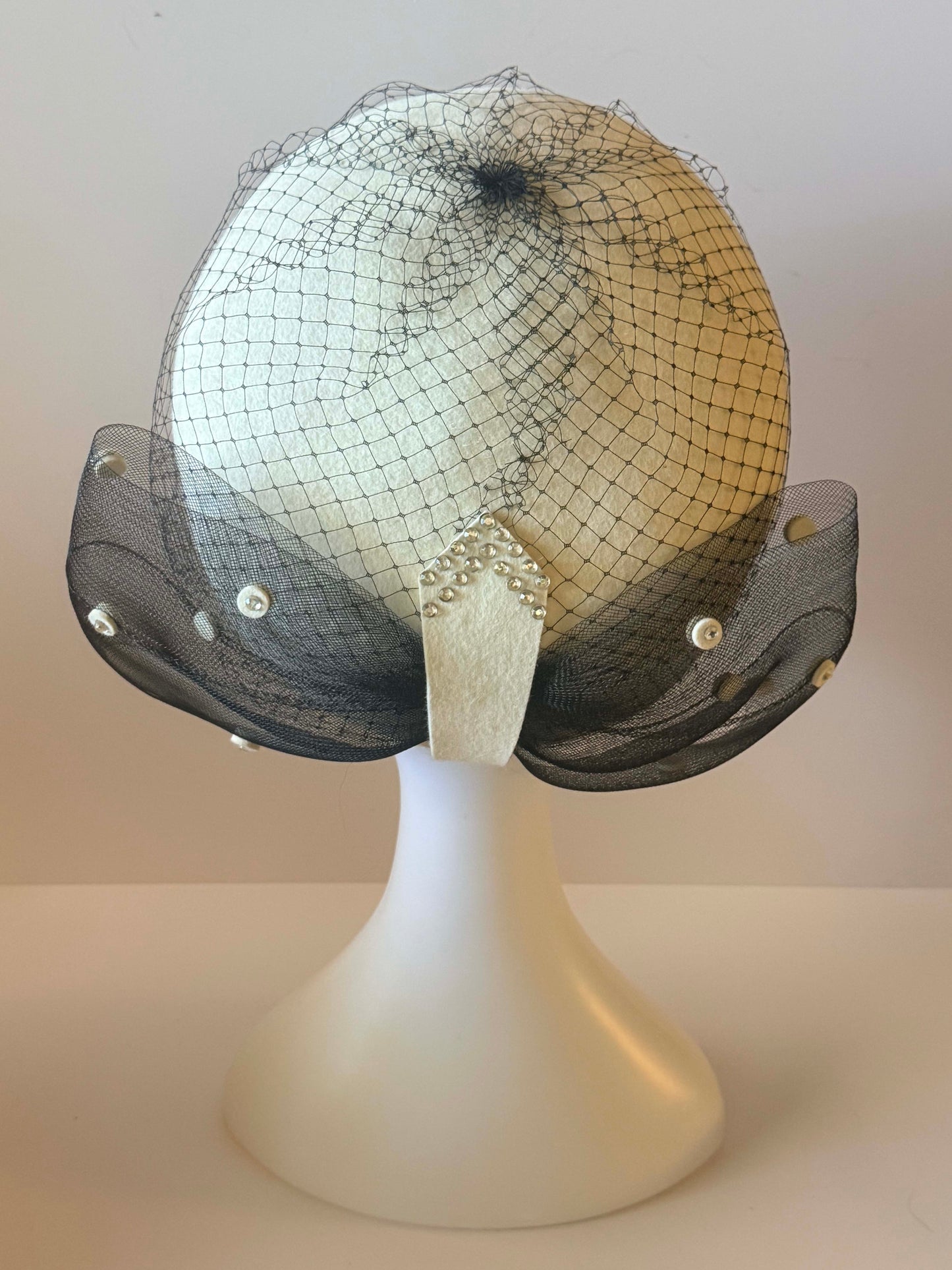 Vintage Anita Pineault Ivory Pillbox Hat with Black Veil – 1950s 1960s Cocktail Hat – Netting Fascinator